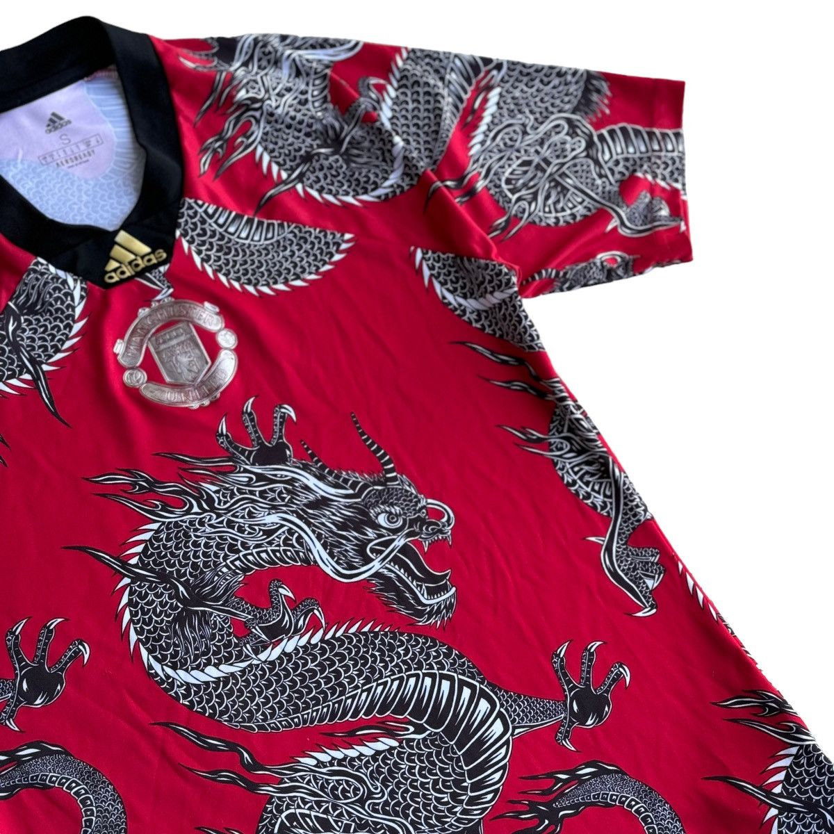 Adidas × JNCO 2019 MANCHESTER UNITED CNY ADIDAS SOCCER JERSEY AOP DRAGON Size US S / EU 44-46 / 1 - 2 Thumbnail