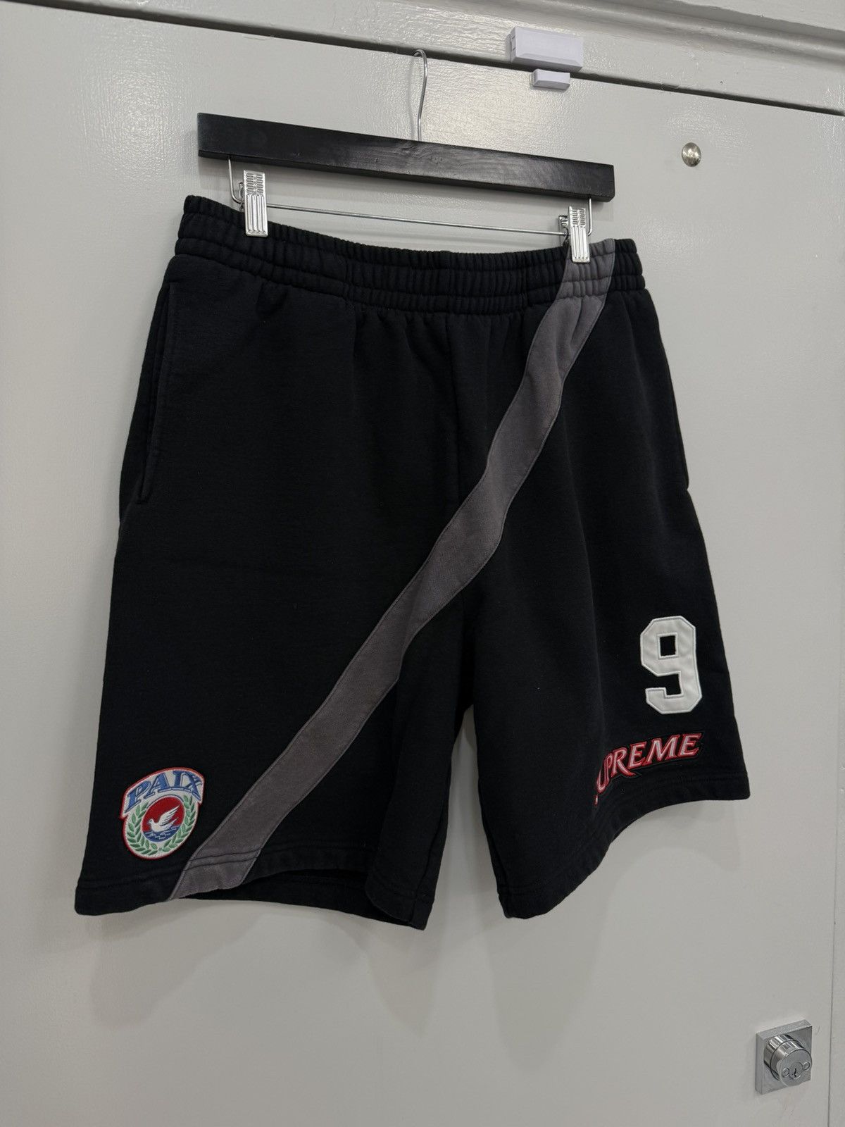 Supreme Supreme Equipe Black Shorts Size US 33 - 2 Thumbnail