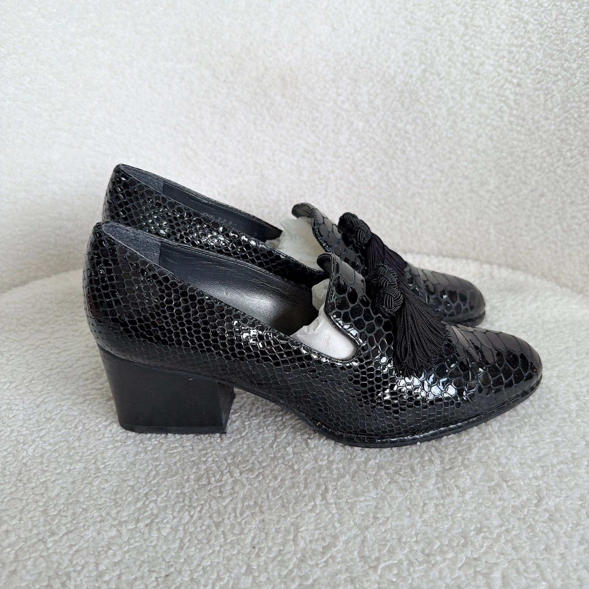 Stuart Weitzman Stuart Weitzman Black Tassel Block Heel Leather US 7 Size US 7 / IT 37 - 3 Thumbnail