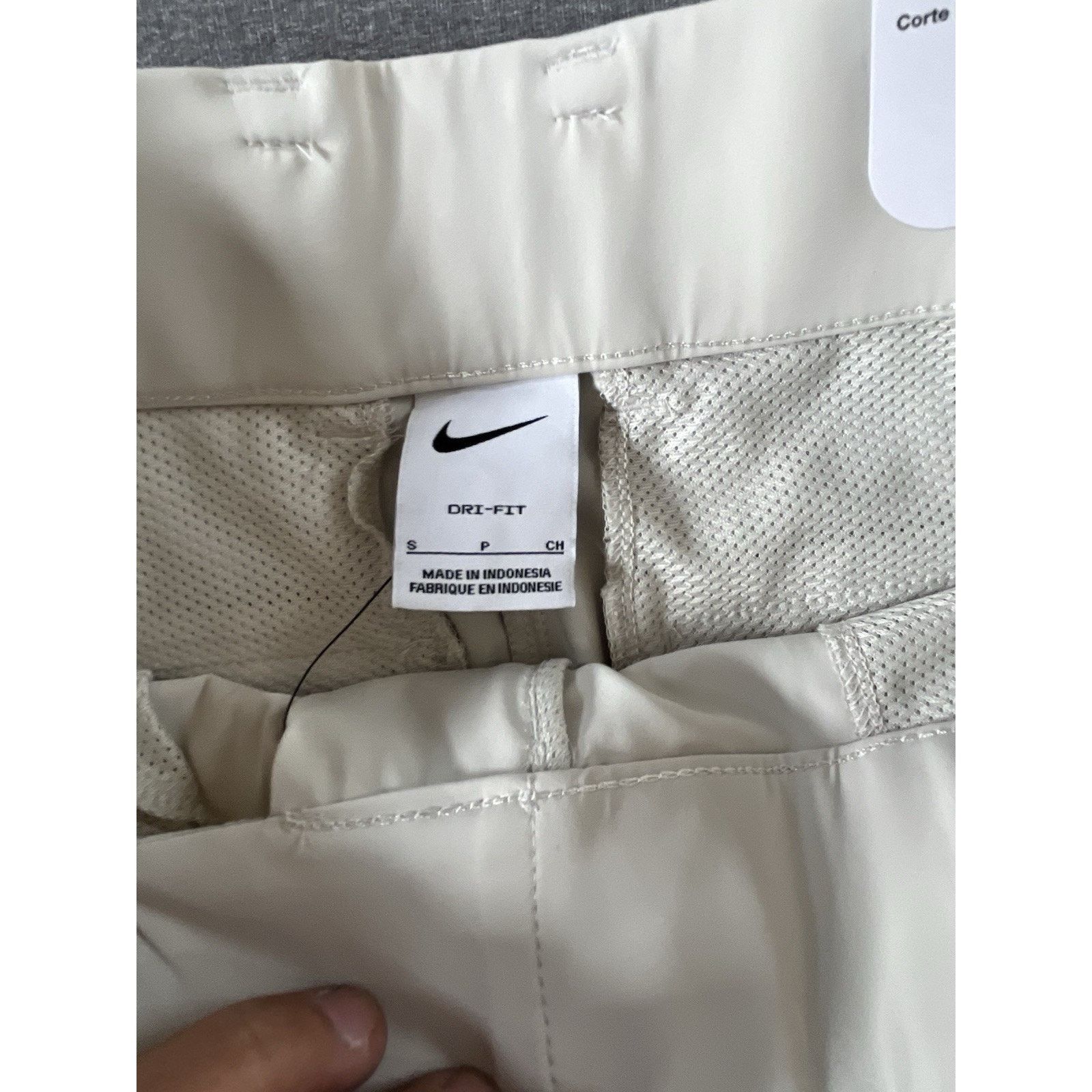 Nike NWT! Nike Dri Fit Women’s Golf Shorts Size S Brown Cream Size 25" / US 0 / IT 36 - 5 Thumbnail