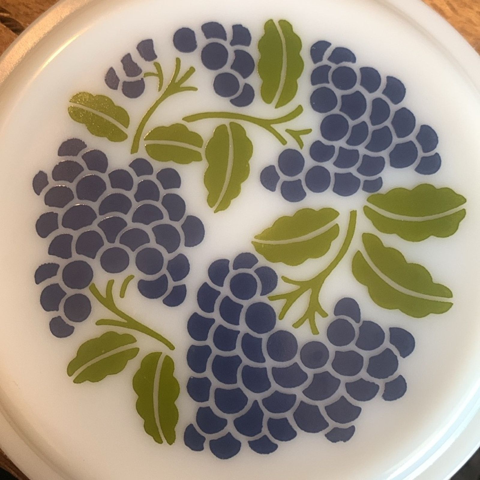 Pyrex Vision Rare never used Pyrex grapes berries covered 1 Qt. casserole Size ONE SIZE - 5 Thumbnail