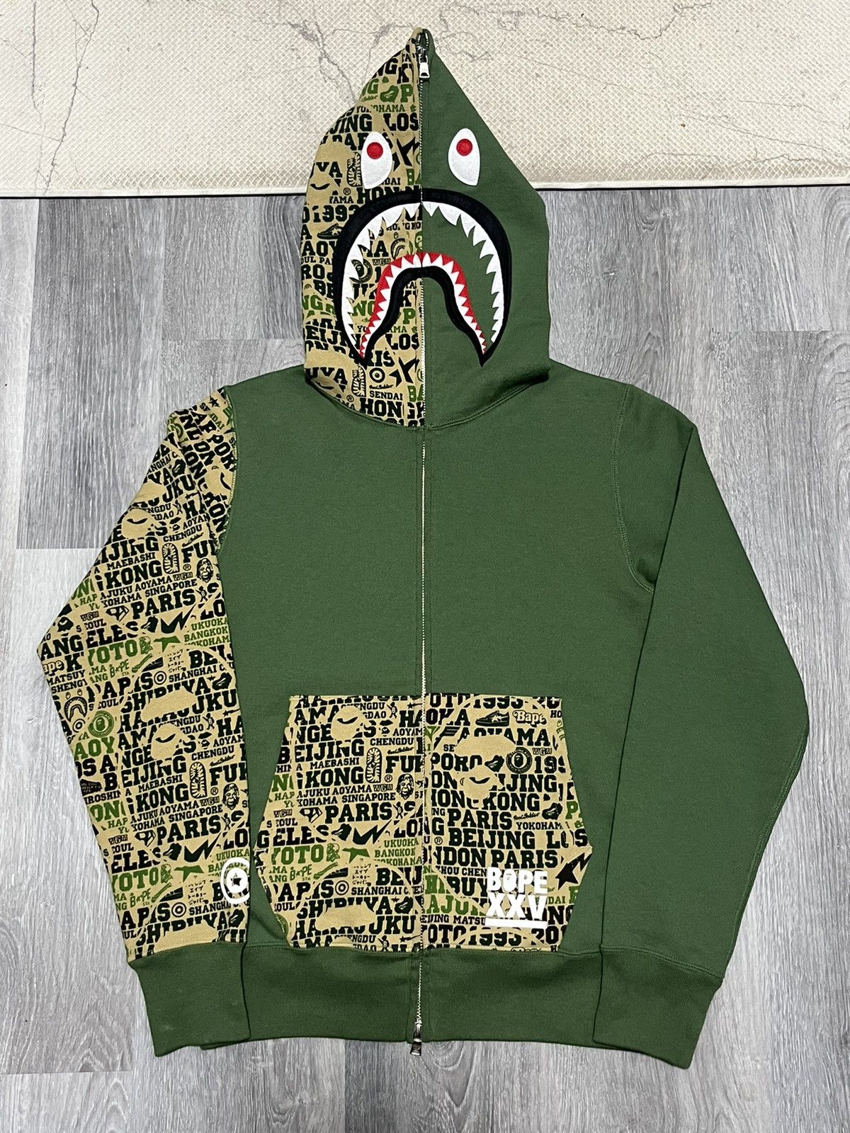 Bape FW18 BAPE XXV Cities Camo Shark Full Zip Hoodie Size Small