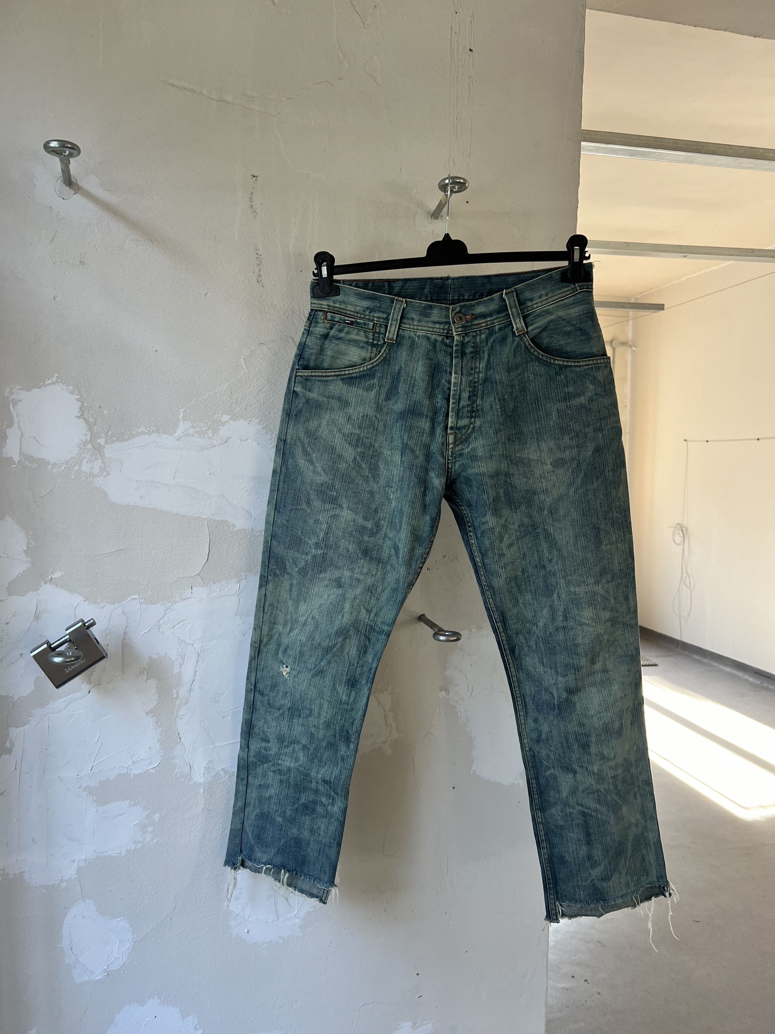 Denime × Tommy Hilfiger Tommy Vintage Faded Out Camo Jeans Pants Size US 30 / EU 46 - 1 Thumbnail