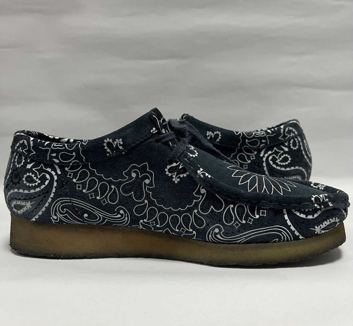 Clarks × Supreme Supreme x Clarks Originals - S/S 19’ Bandana Wallabee Size US 9 / EU 42 - 9 Thumbnail
