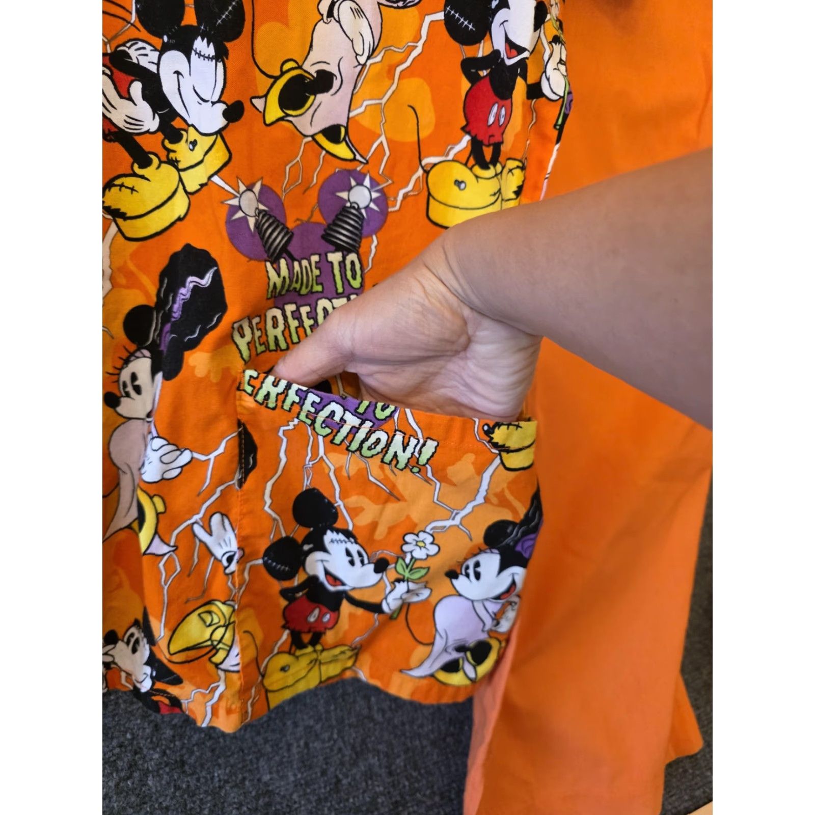 Disney VINTAGE Disney Scrub Top Pants Set Womens XL Orange Halloween Mickey Minnie Print Size XL / US 12-14 / IT 48-50 - 7 Thumbnail