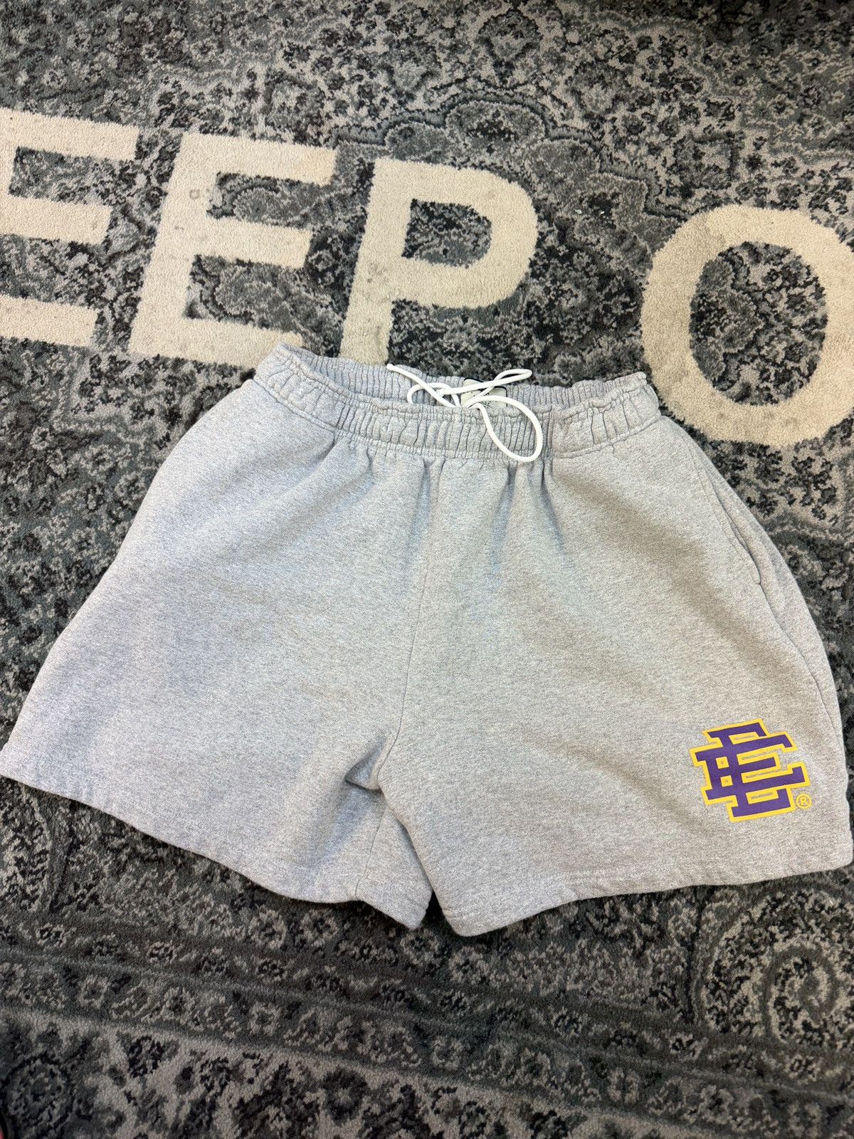 Eric Emanuel Eric Emanuel lakers sweat short grey Size US 34 / EU 50 - 1 Thumbnail