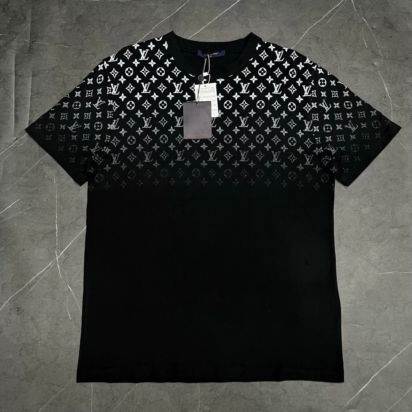 Louis Vuitton louis vuitton gradient logo short sleeve t-shirt Size US XXL / EU 58 / 5 - 1 Thumbnail