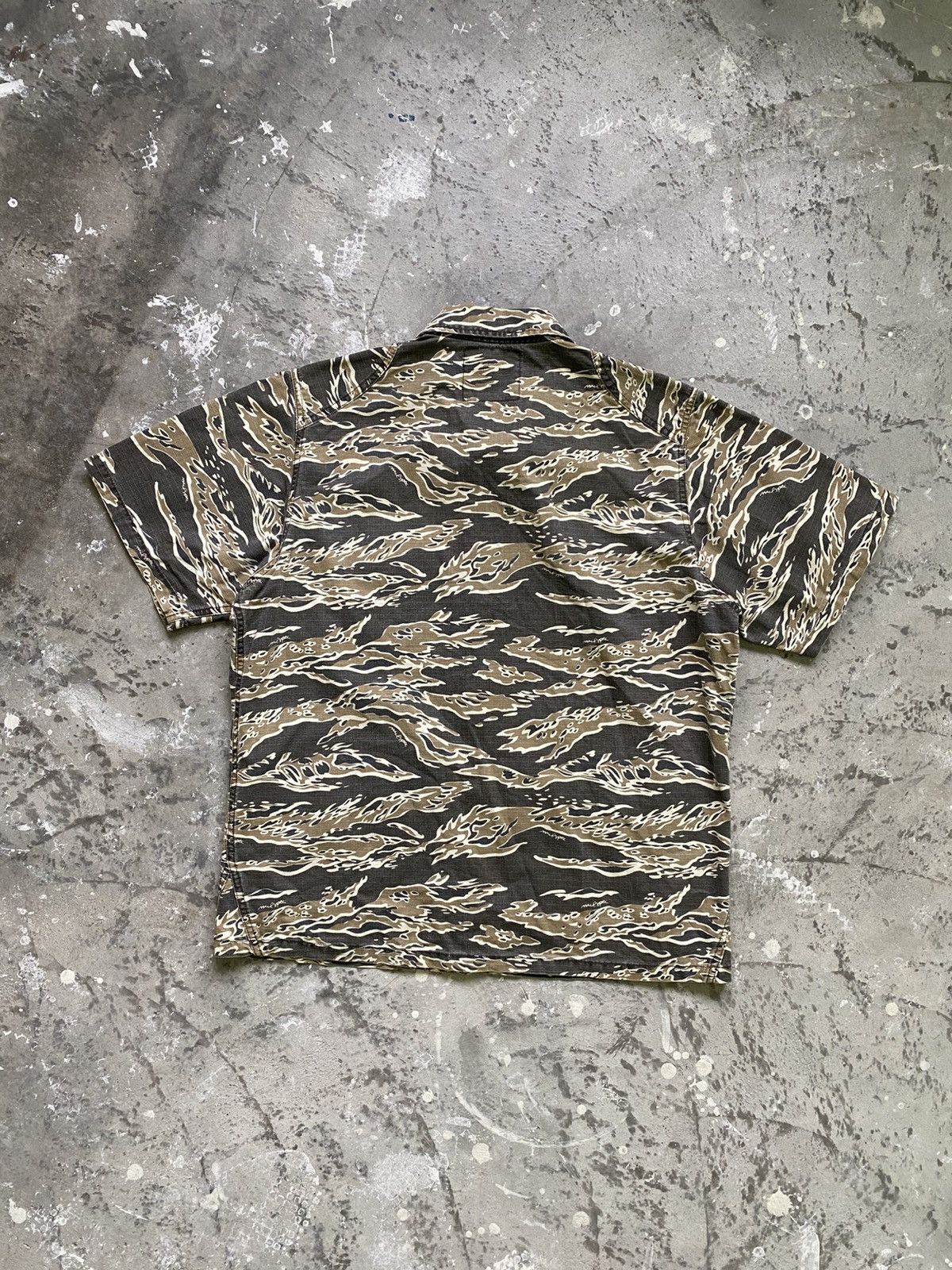 Wtaps Wtaps Buds Tiger Stripe Camo Cotton Issue Shirt Size US L / EU 52-54 / 3 - 11 Thumbnail