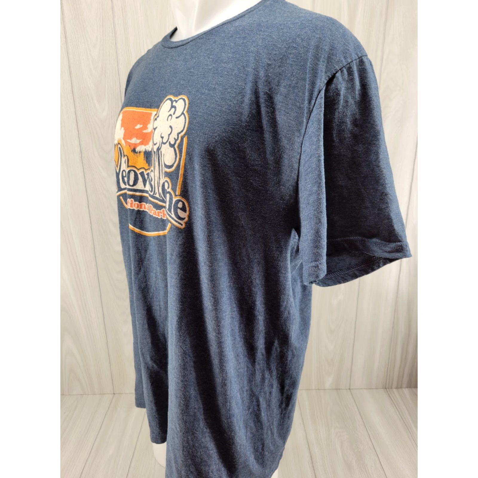 Vintage Mens Zip XL Yellowstone National Park Old Faithful geyser T-Shirt Blue Size US XL / EU 56 / 4 - 3 Thumbnail