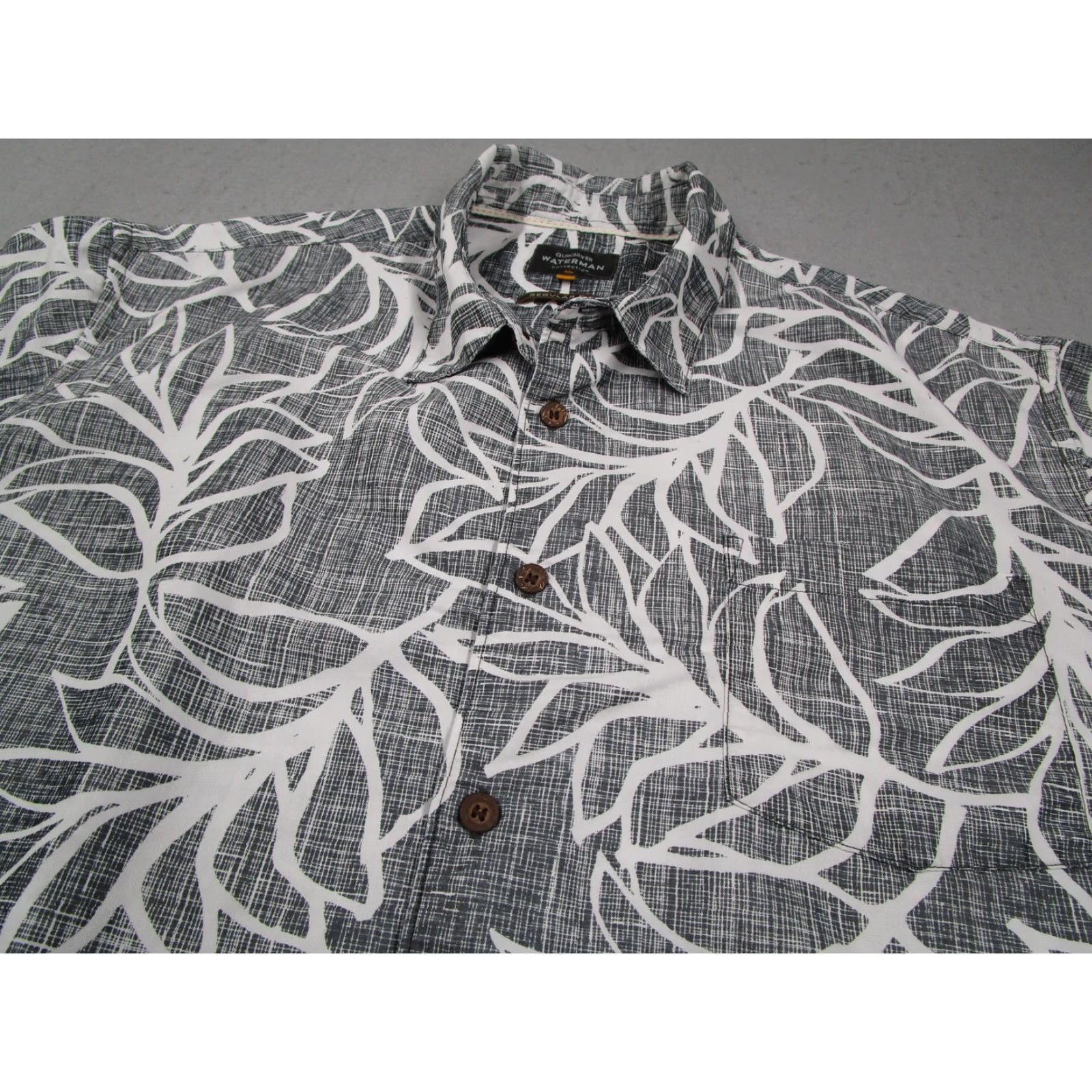 Quiksilver Quiksilver Waterman Shirt Mens 2XL Hawaiian Short Sleeve Button Up Regular Fit Gray Floral Tropical Leaf Print Casual Shirt Mens 2XL Size US XXL / EU 58 / 5 - 2 Thumbnail