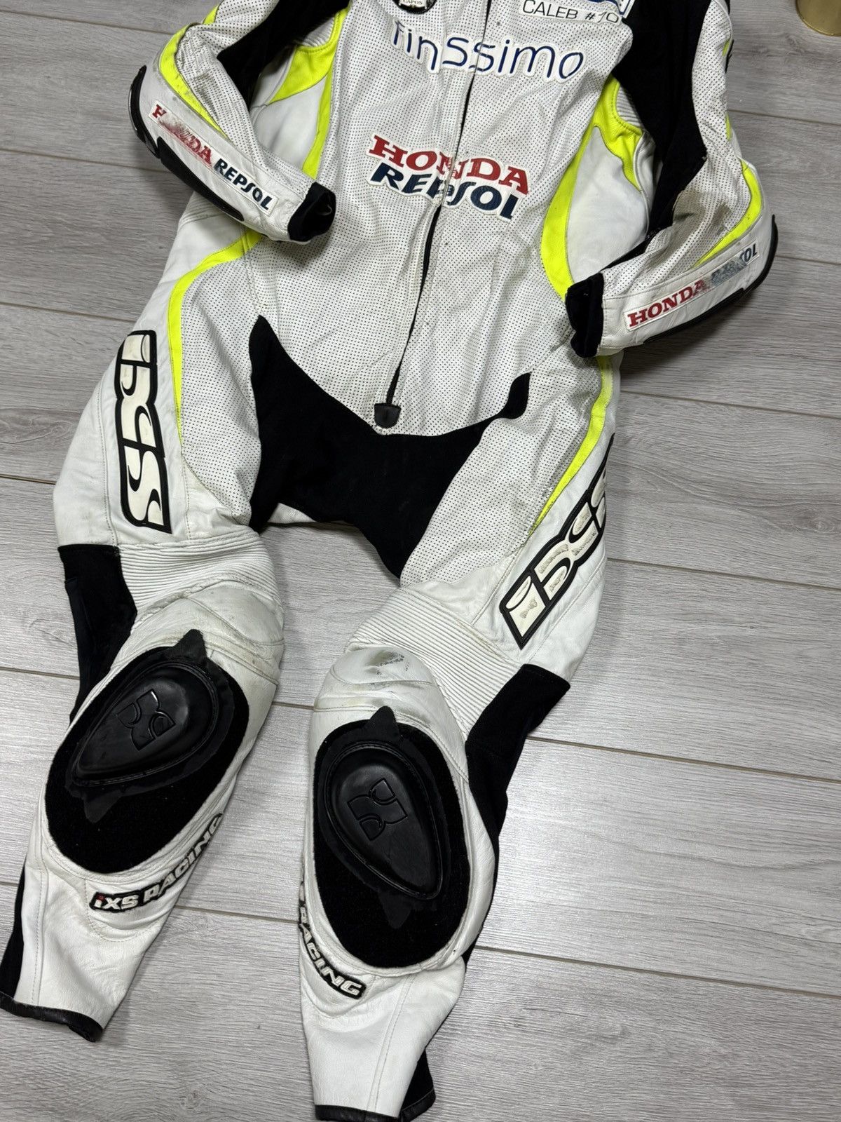 Honda IXS Custom racing leather suit – Honda Repsol livery Size US M / EU 48-50 / 2 - 3 Thumbnail