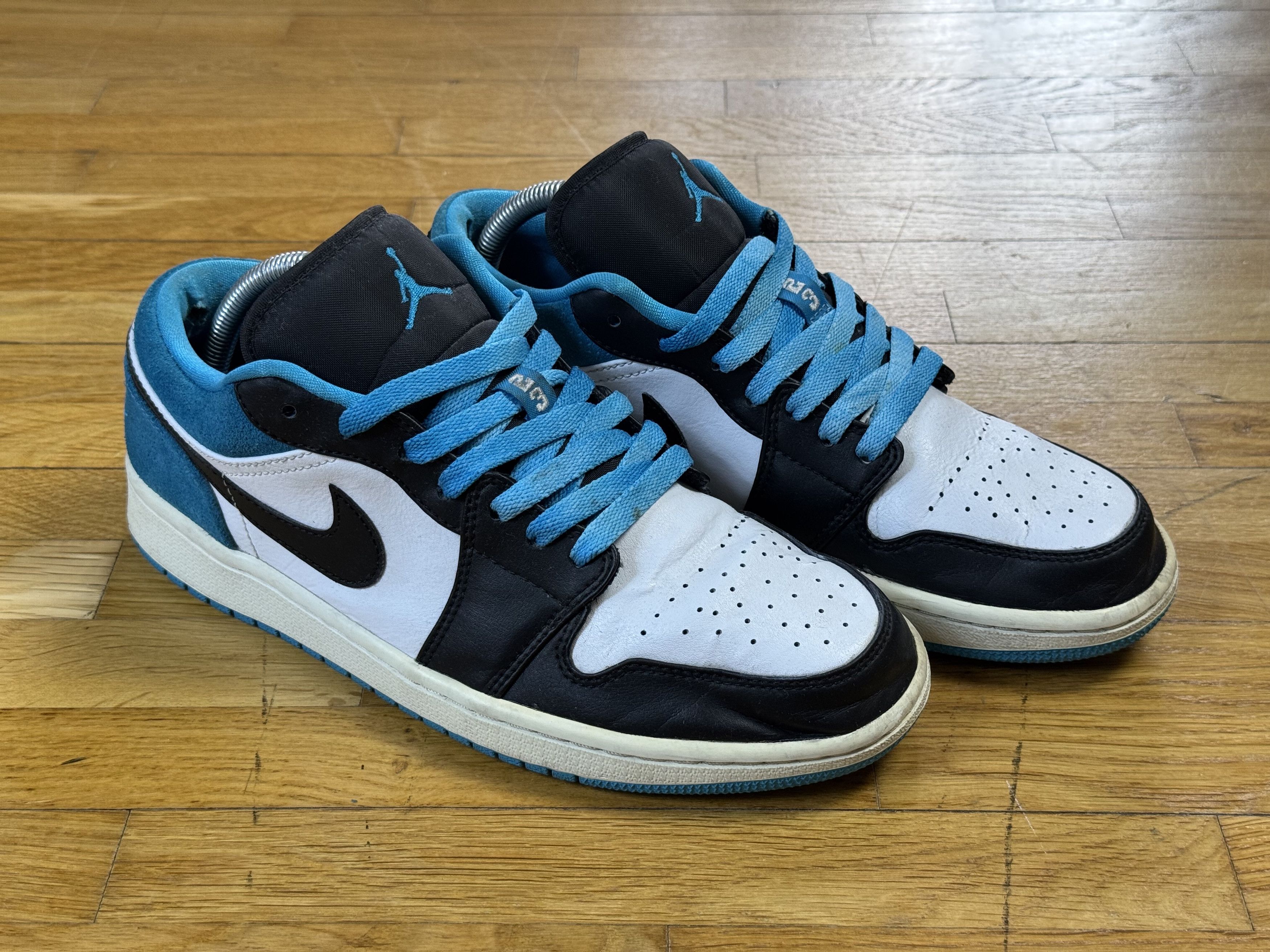Nike Shoe NIKE AIR JORDAN 1 Low SE Size US 8.5 / EU 41-42 - 1 Thumbnail