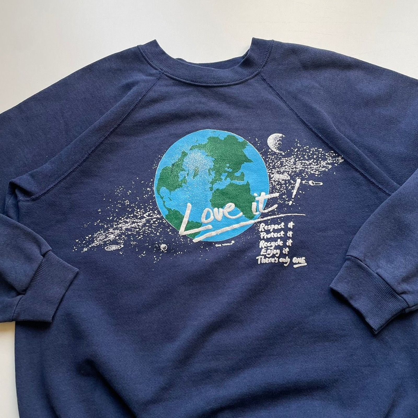 Hanes Vintage 80s Earth Love It Art Graphic Crewneck Small Rare Size US S / EU 44-46 / 1 - 2 Thumbnail