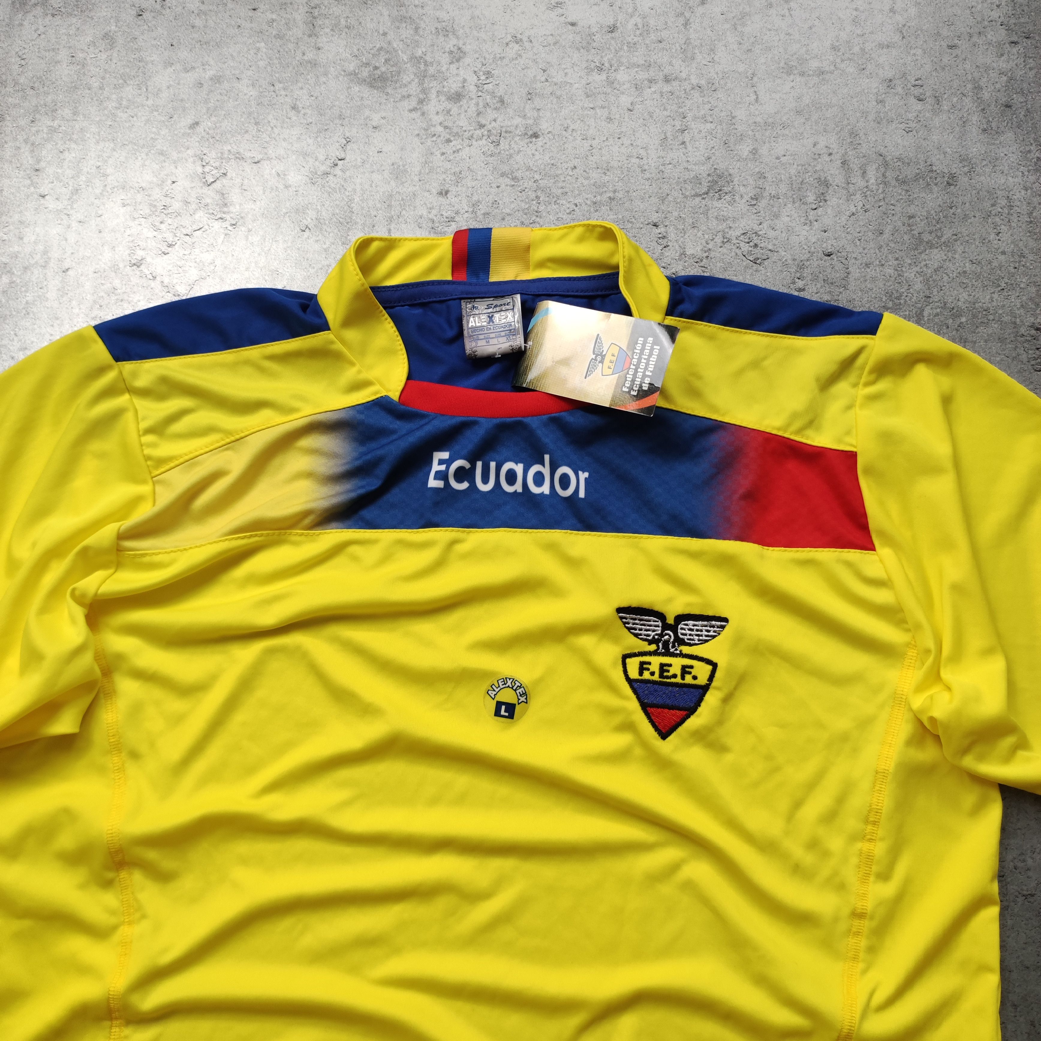Vintage RARE 2011-13 Ecuador Football National Team Home Jersey Size US L / EU 52-54 / 3 - 4 Thumbnail
