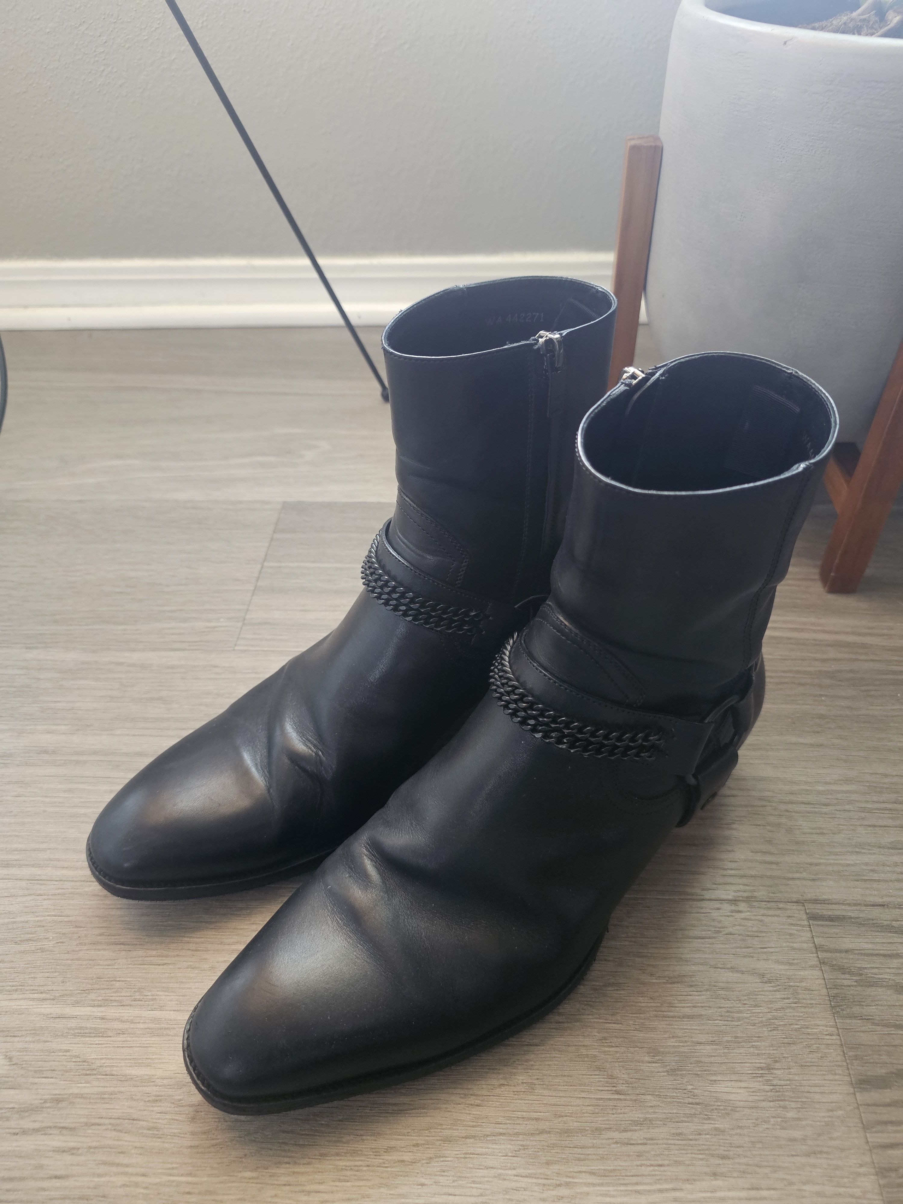 Pre-owned Saint Laurent Black Chain Wyatts Shoes