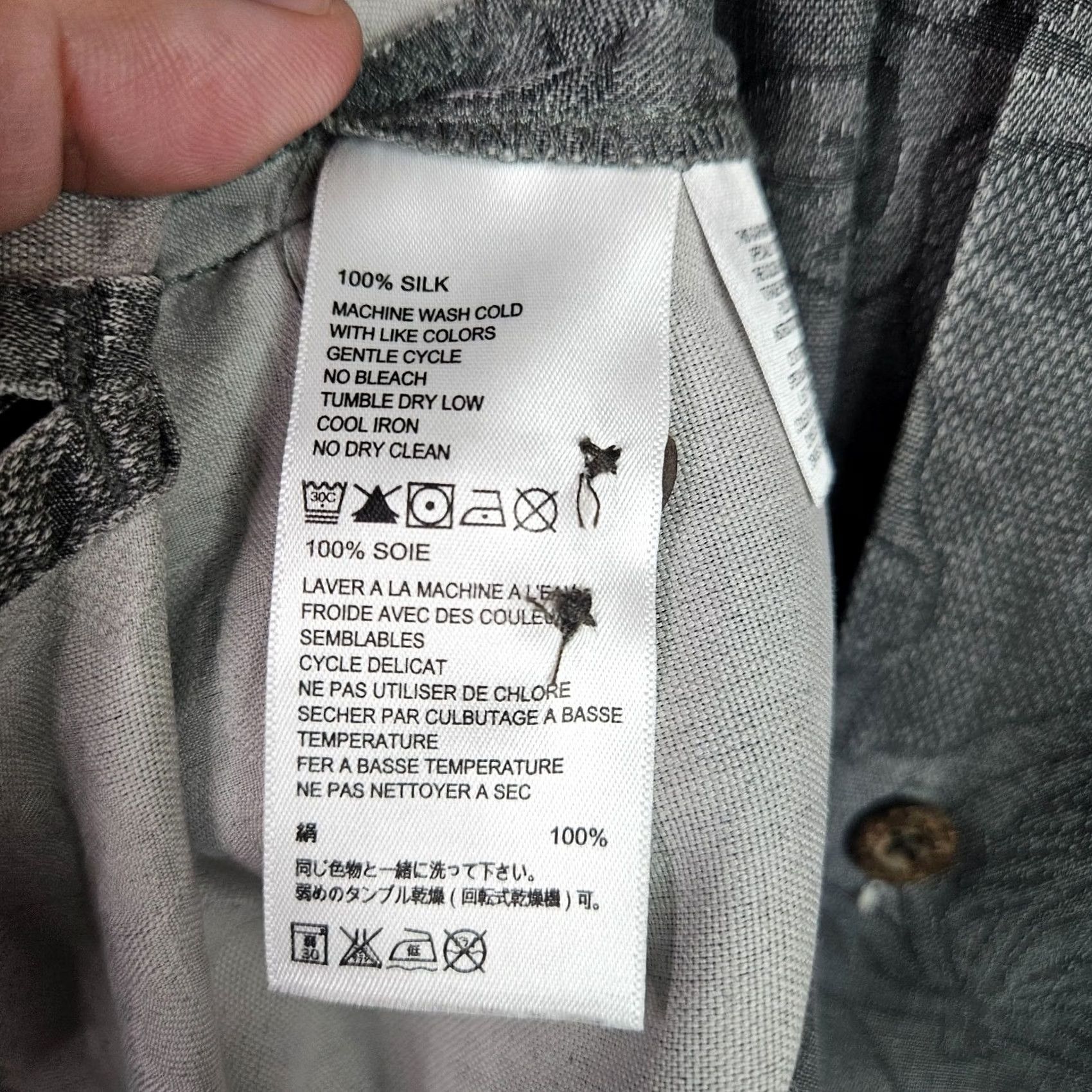 Tommy Bahama Tommy Bahama Silk Shirt Men's M Gray Floral Hawaiian Camp Shirt Button-Up Short Sleeve Urban Vintage? Size US M / EU 48-50 / 2 - 4 Thumbnail