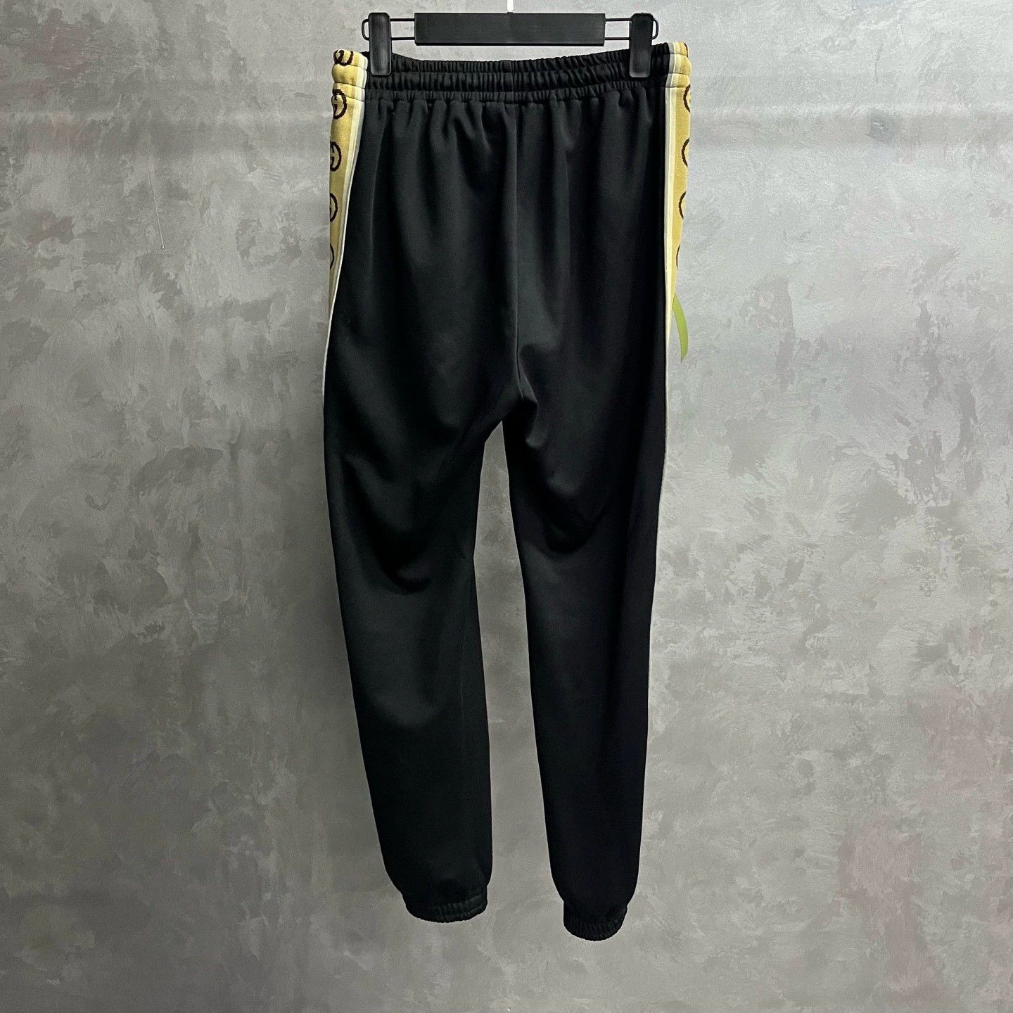 Gucci black logo print knitted sports pants Size US 26 / EU 42 - 2 Thumbnail