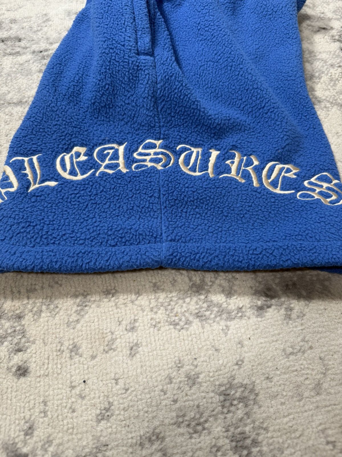 Pleasures Y2K Pleasures Mars Sherpa Shorts Size US 38 / EU 54 - 5 Thumbnail