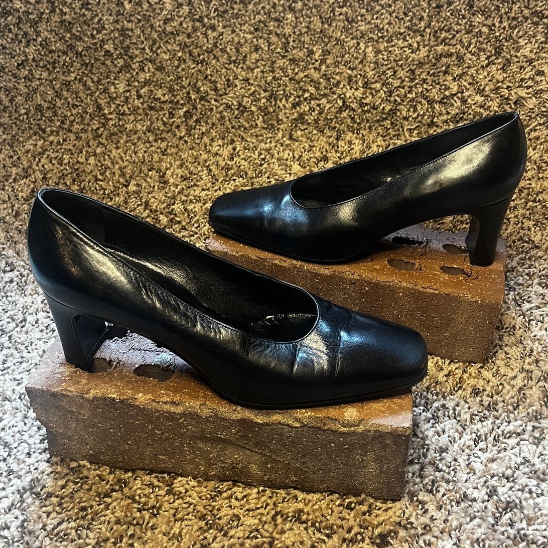 Giorgio Armani Giorgio Armani Leather Block Heel Pump Shoes Black 38.5 Size US 8.5 / IT 38.5 - 1 Thumbnail