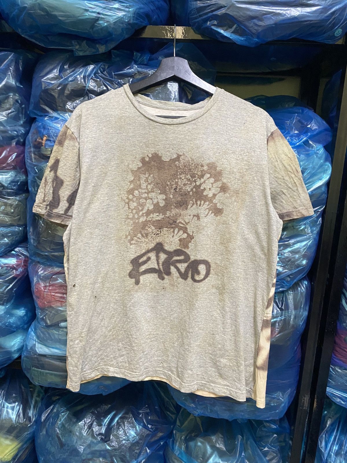 Etro VINTAGE ETRO TSHIRT MADE IN ITALY Size US M / EU 48-50 / 2 - 1 Thumbnail
