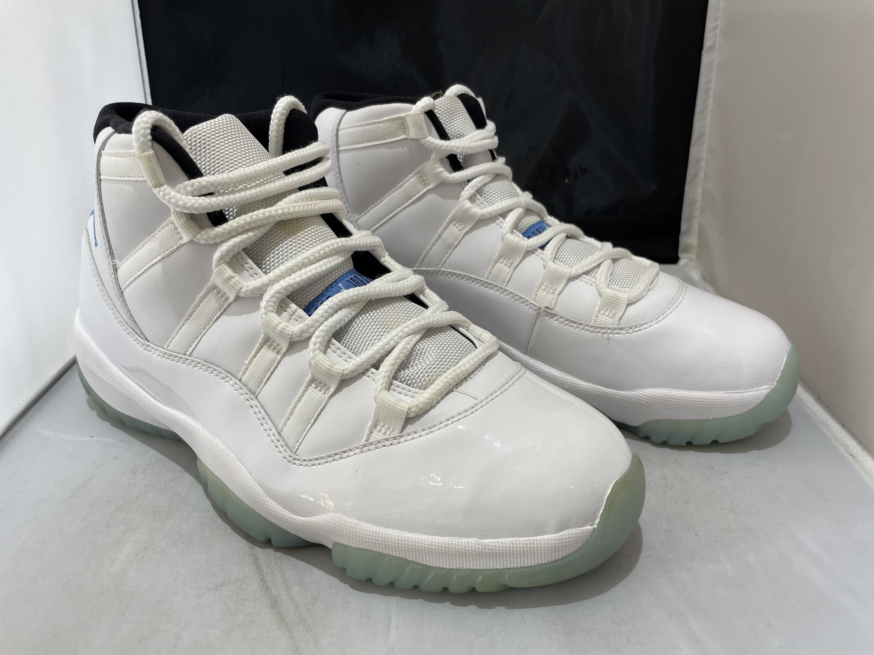 Jordan Brand Air Jordan 11 Retro 'White/Legend Blue-Black' 378037 117 Size US 9.5 / EU 42-43 - 4 Thumbnail