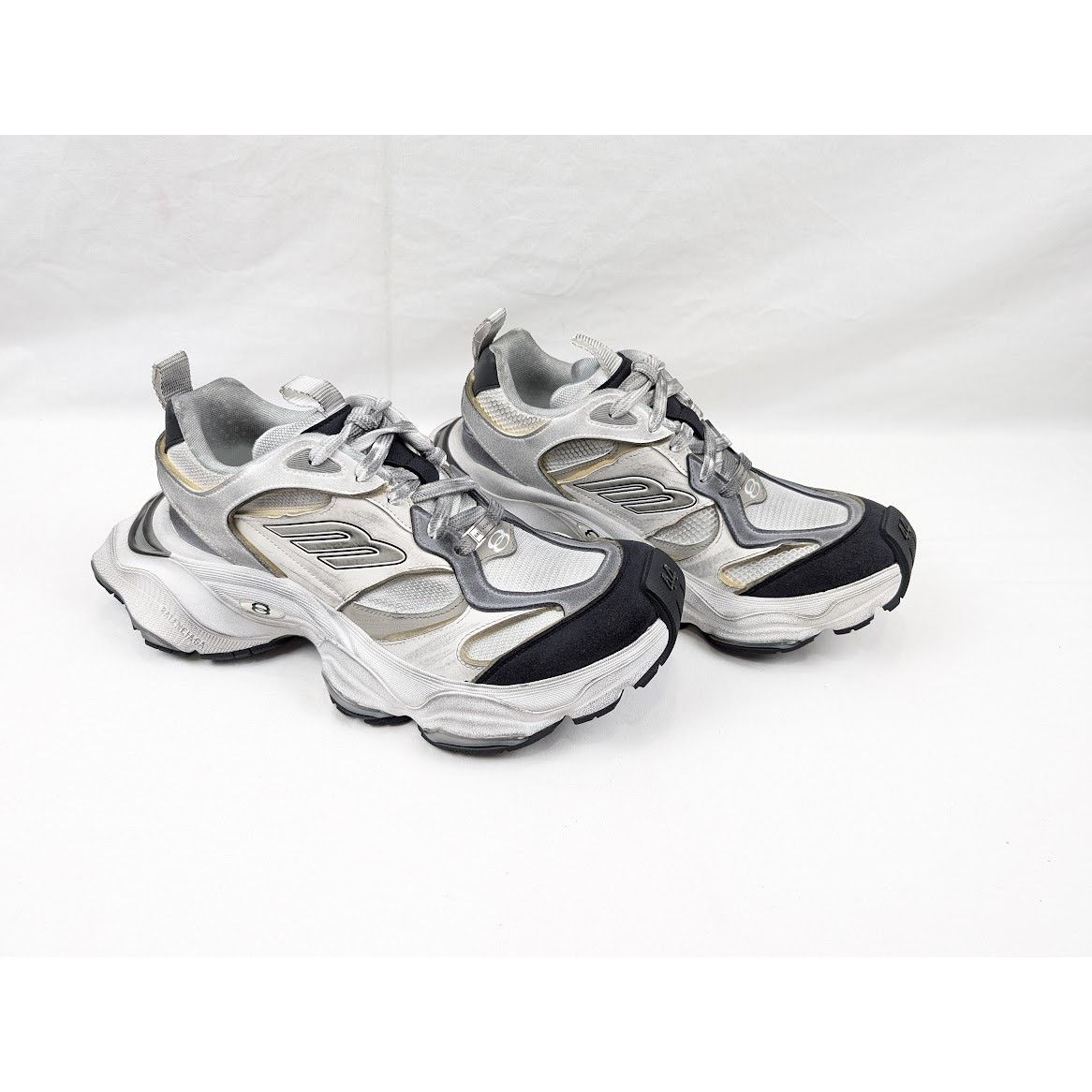 Balenciaga o1rshd1 Q:2 / Suede Mesh Cargo Sneakers in White/Grey Size US 11 / EU 44 - 1 Thumbnail
