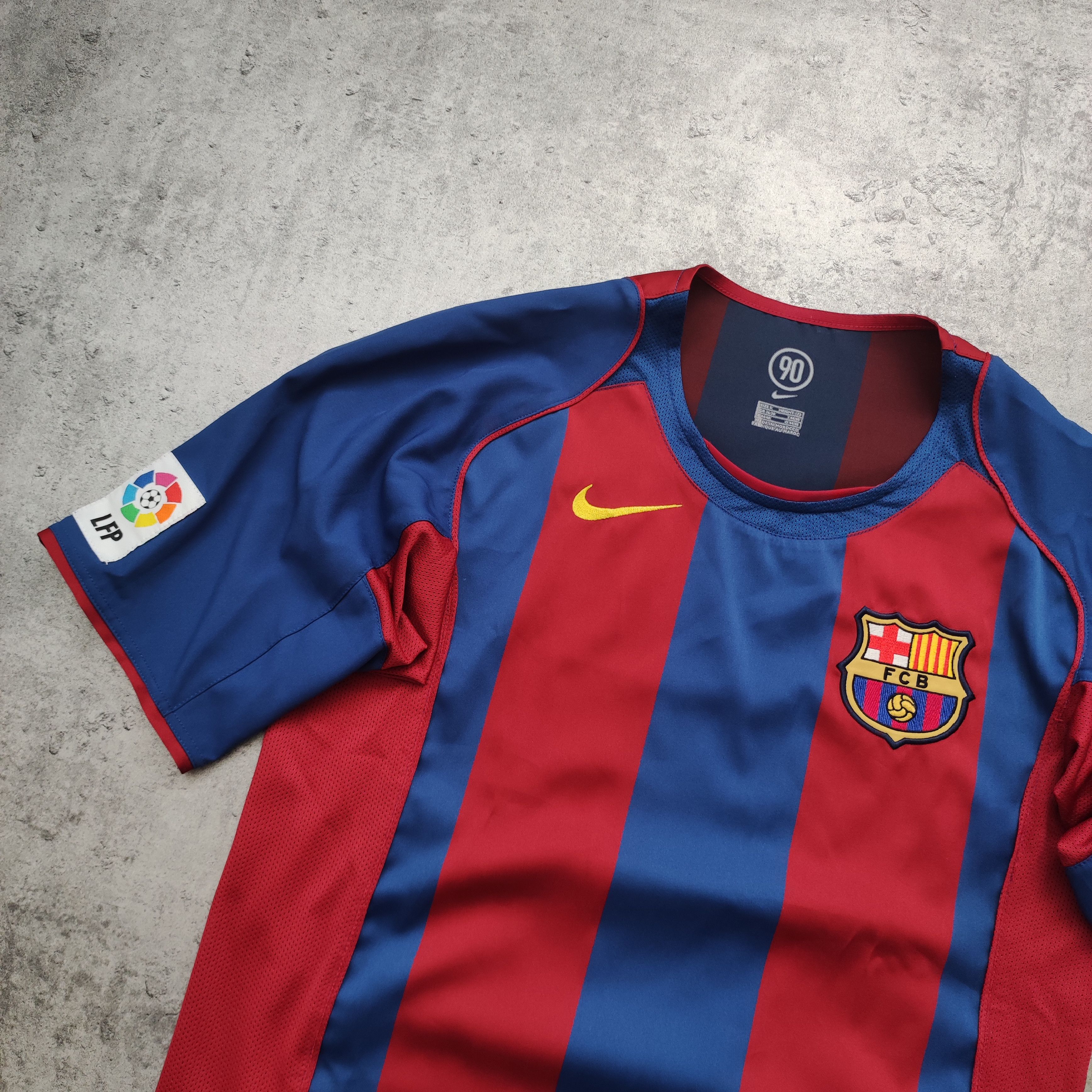 Nike × Vintage Vintage RARE 2004 FC Barcelona Home Nike Football Jersey Size US S / EU 44-46 / 1 - 3 Thumbnail