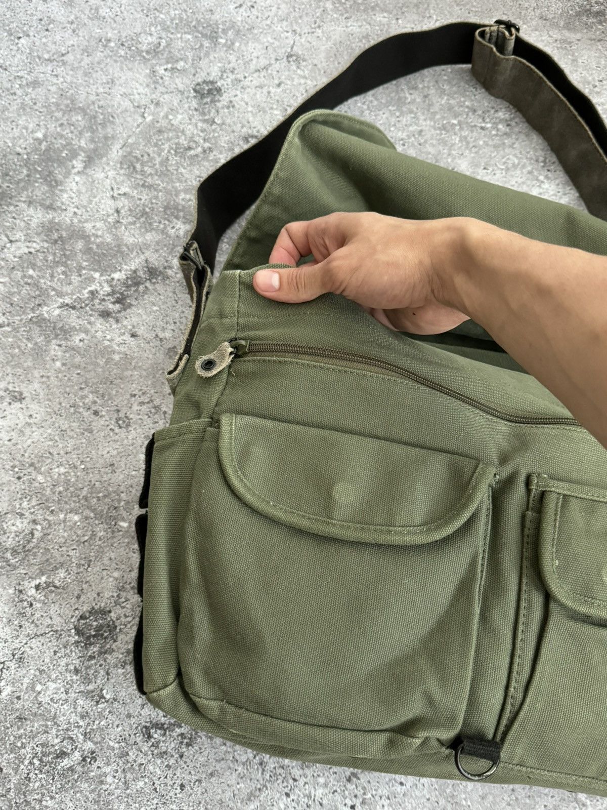 Diesel × Vintage Vintage diesel style military crossbody distressed bag Size ONE SIZE - 6 Thumbnail
