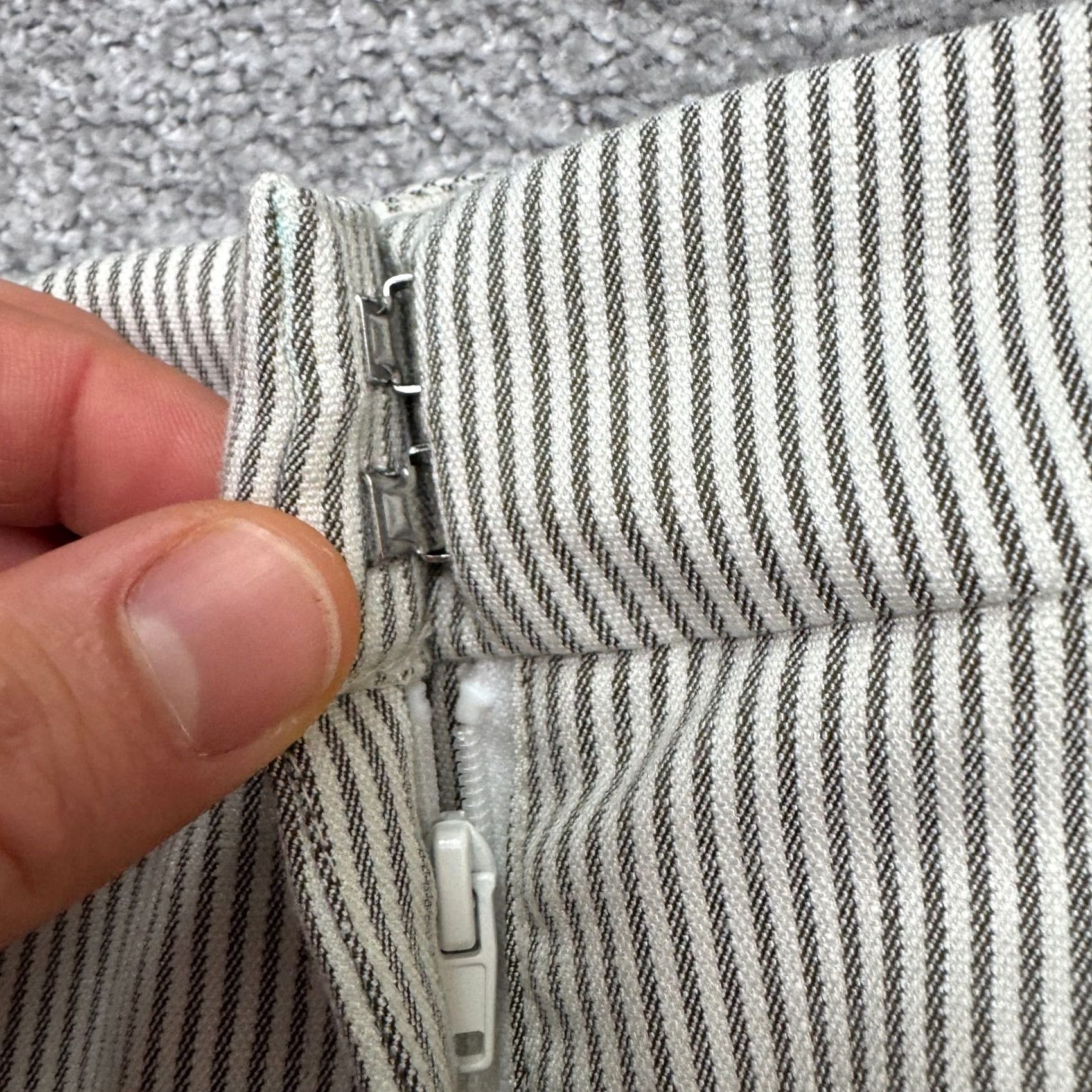 Joie Joie Pinstriped Slim Straight Trouser Pants Women 12 White Gray High Rise Career Size 34" / US 12 / IT 48 - 6 Thumbnail