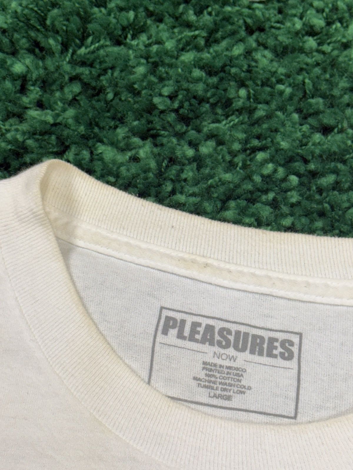 Pleasures Pleasures Now A Girl Is A Gun Tee Shirt White Large Size US L / EU 52-54 / 3 - 4 Thumbnail