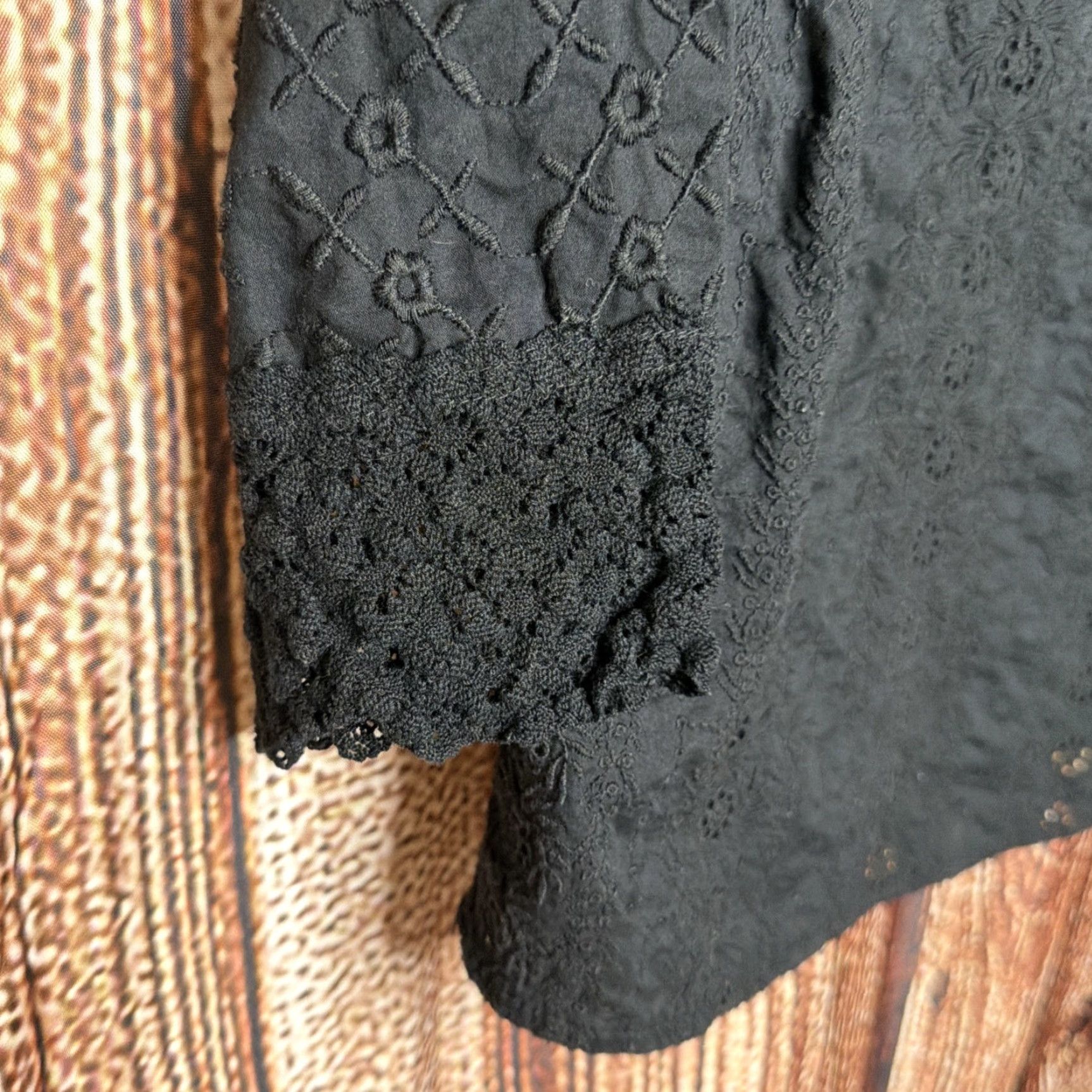 Gap GAP Blouse Shirt Black Eyelet Embroidered 3/4 Sleeve Crochet Trim Women's S Boho Chic Casual Top Size S / US 4 / IT 40 - 2 Thumbnail