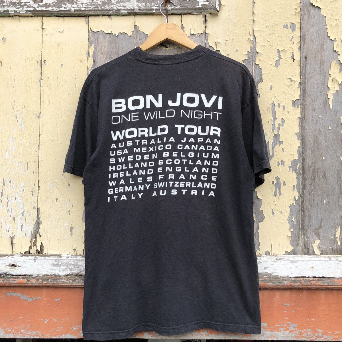 Band Tees Vintage Bon Jovi One Wild Night Tour Tshirt Size US L / EU 52-54 / 3 - 8 Thumbnail