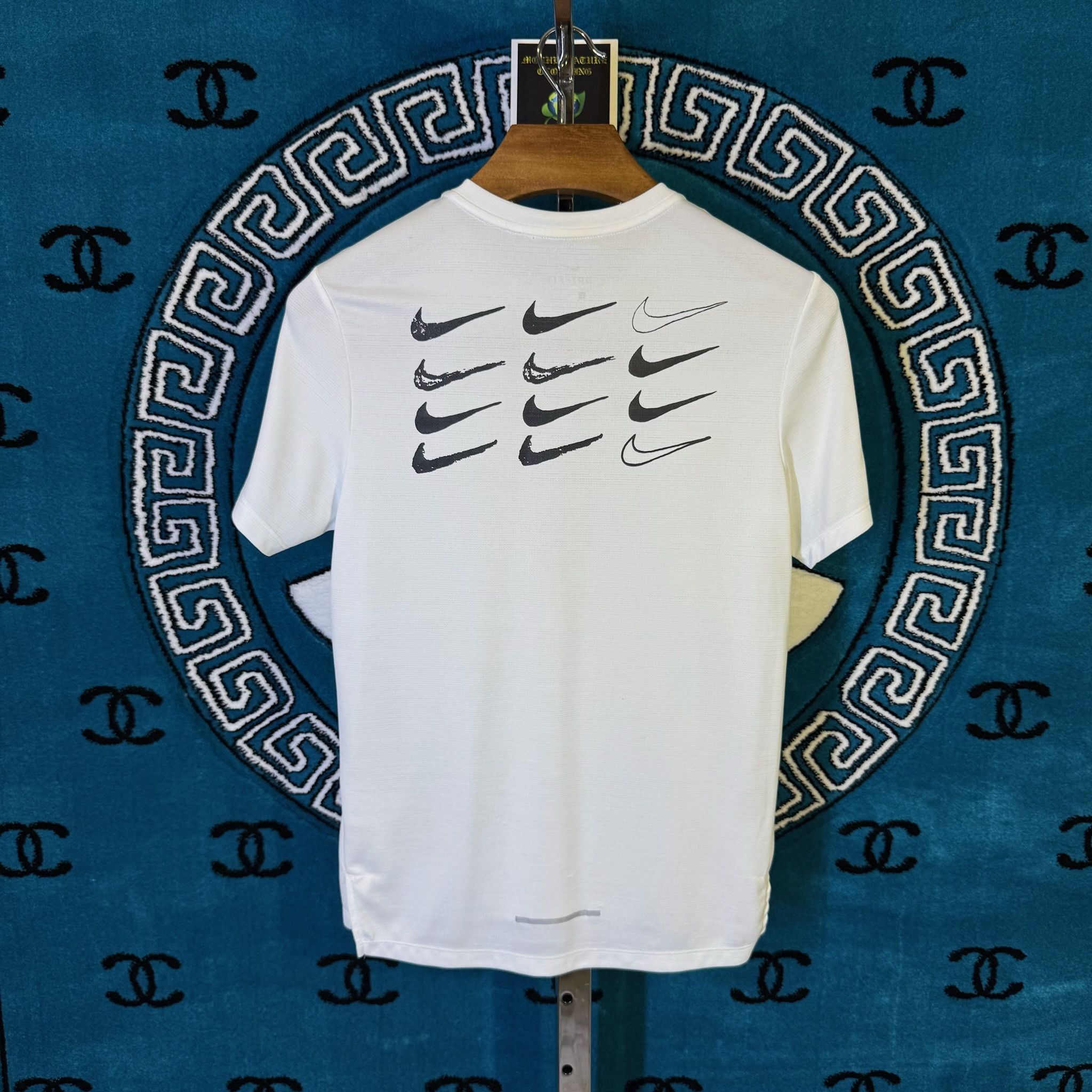 Nike THE PAINTERLY MULTIPLE SWOOSH MOTIF S/S SHIRT Size US S / EU 44-46 / 1 - 1 Thumbnail