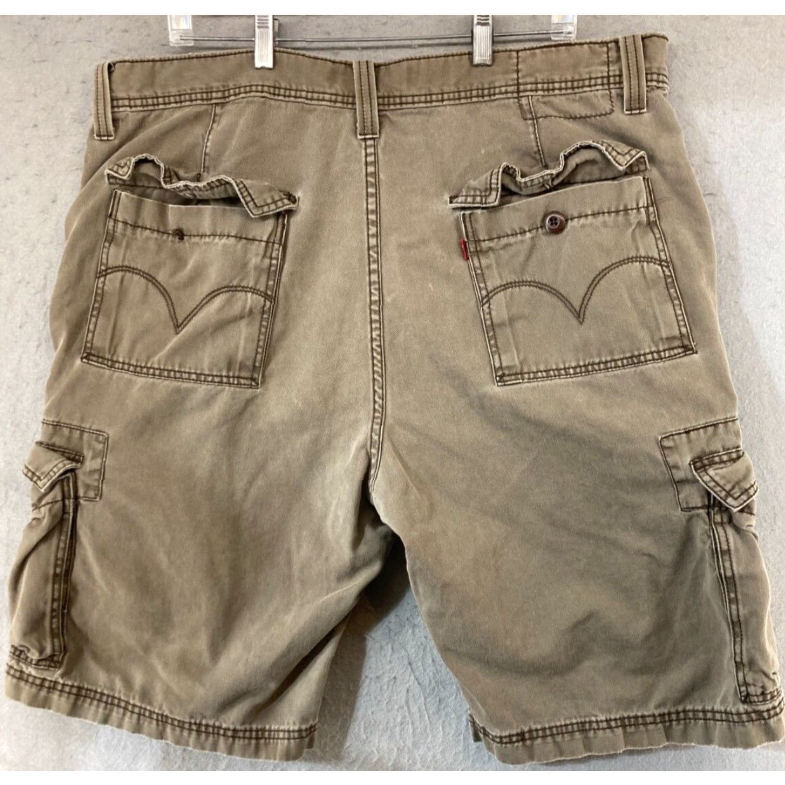 Levi's Levi's Mens Cargo Shorts 40W Khaki Y2K Vintage Cargo Shorts Mens 40W Beige Levi's Vintage Size US 40 / EU 56 - 7 Thumbnail