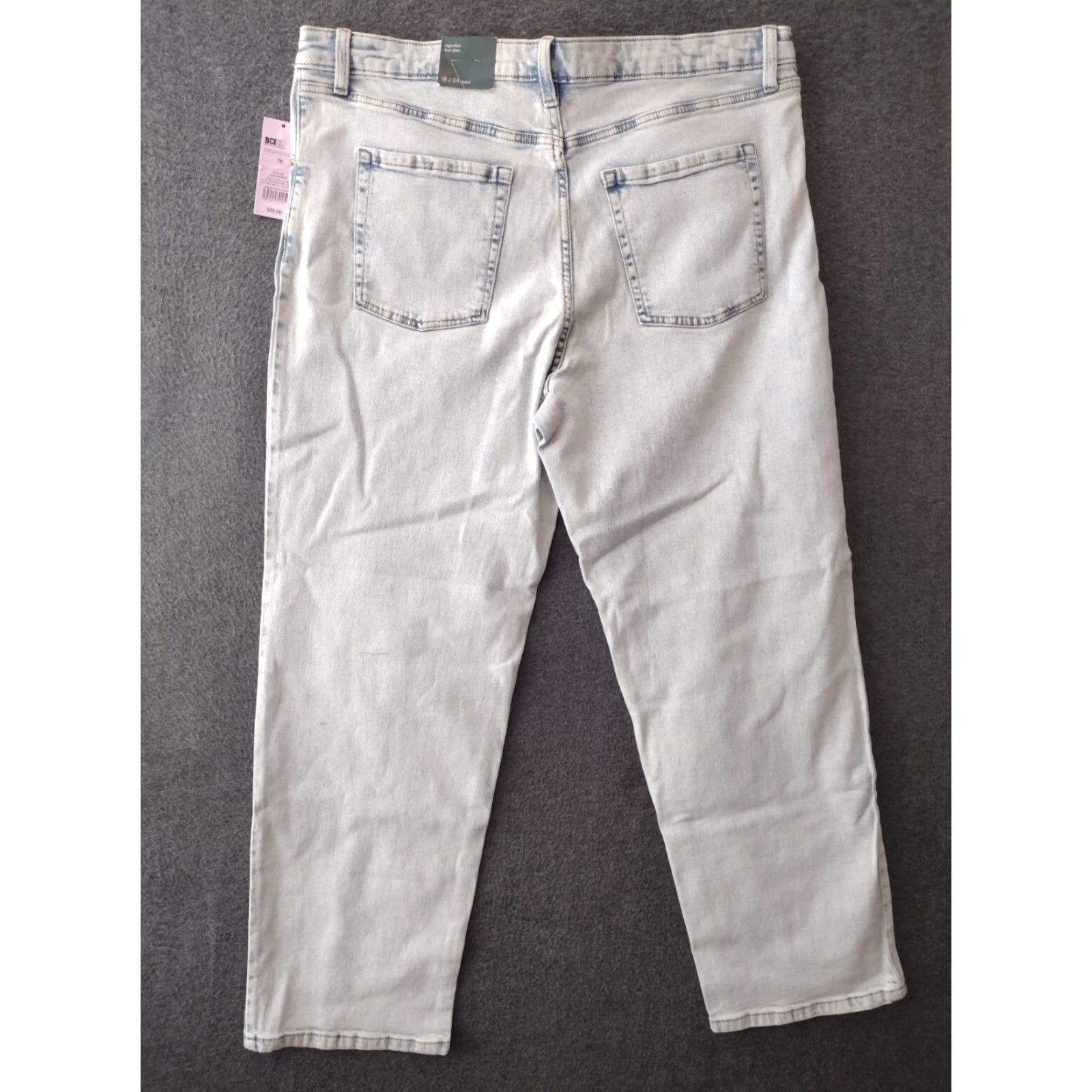 Vintage Wild Fable Jeans Women's 18 Light Wash High Rise Mom 90s Distressed Denim Blue 5-Pocket Jeans Womens SIZE 18 28in Inseam Size 40" / US 18 - 2 Thumbnail