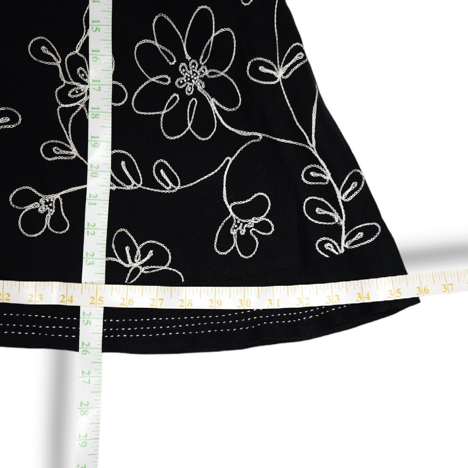 Other EUC Tweeds Flower Embroidery Flare Skirt Sz. 8 Black White Size 30" / US 8 / IT 44 - 8 Thumbnail