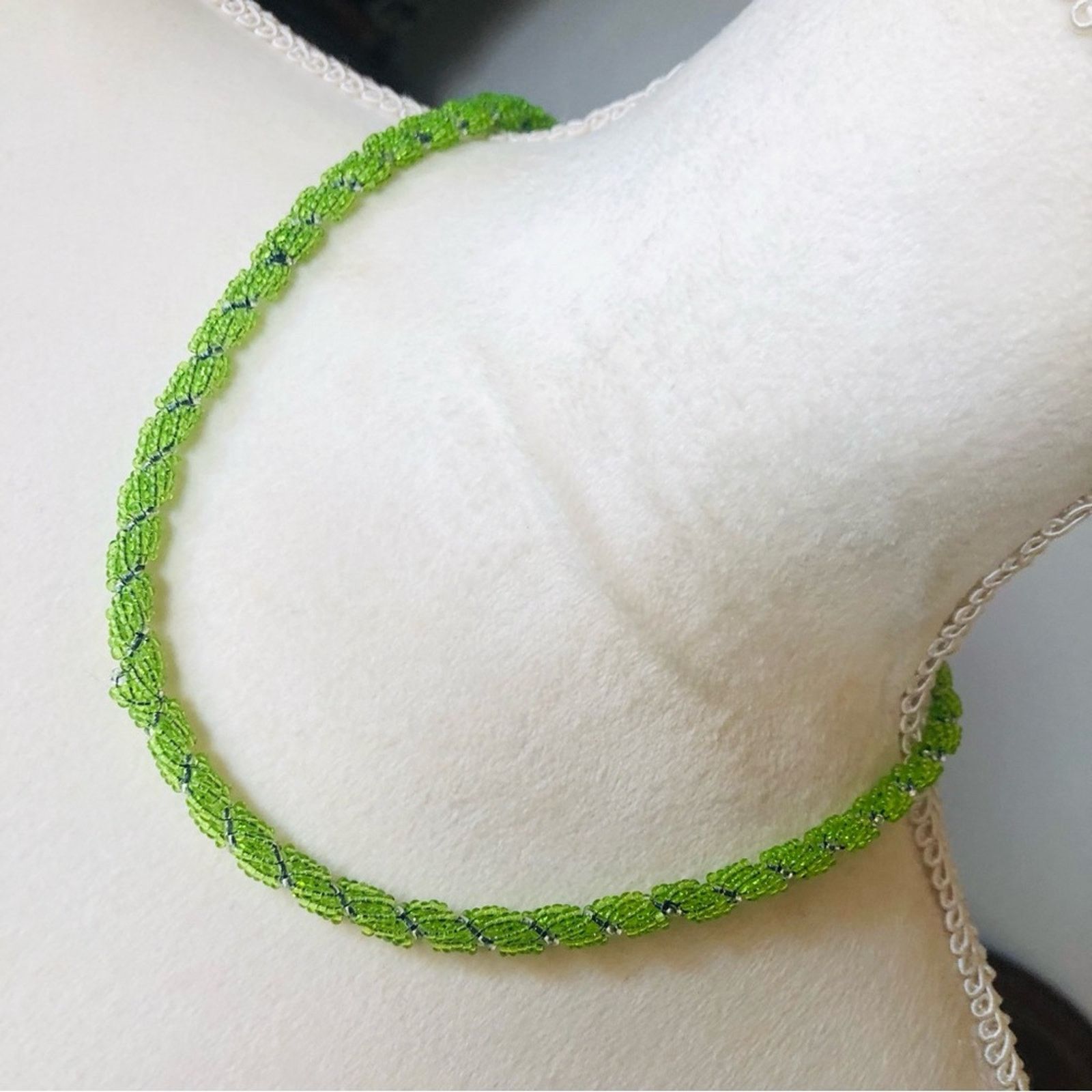 Handmade Handmade braided green seed bead necklace and bracelet set Size ONE SIZE - 1 Thumbnail