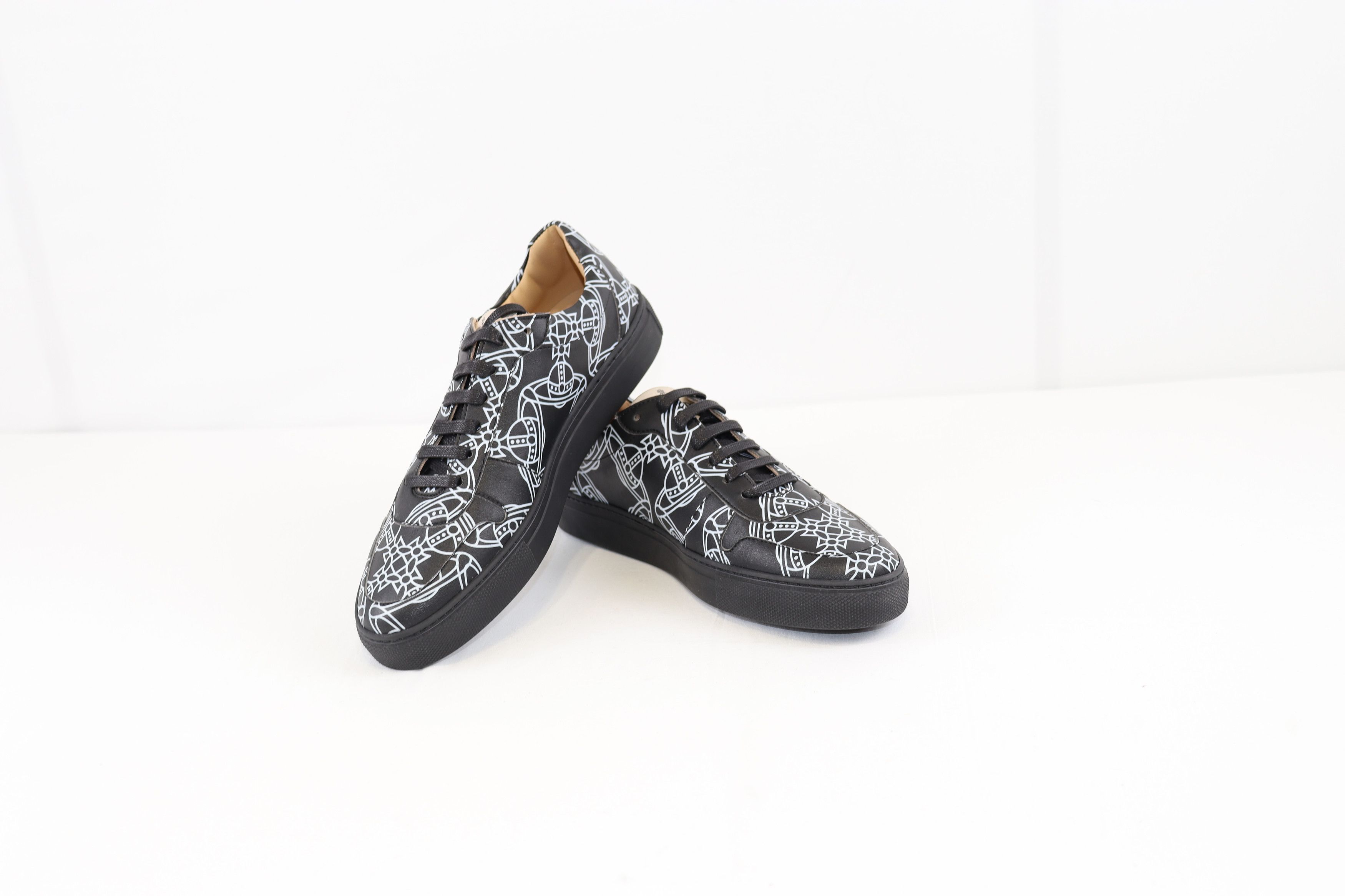 Vivienne Westwood o1rshd Crest Logo All Over Apollo Trainers in Black Size US 8 / EU 41 - 9 Thumbnail
