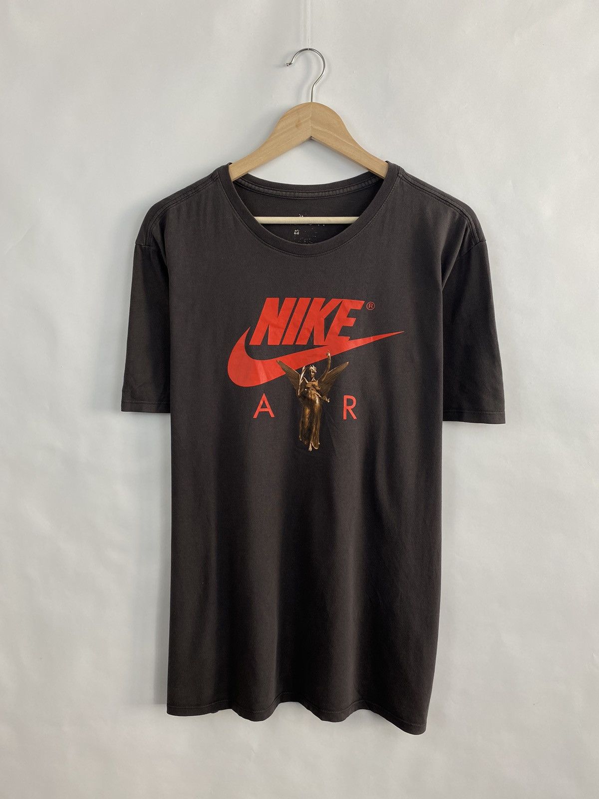 Nike 🇺🇸 Nike Air Center Swoosh T-Shirt Rare Retro Y2K Hype Size US XL / EU 56 / 4 - 1 Thumbnail