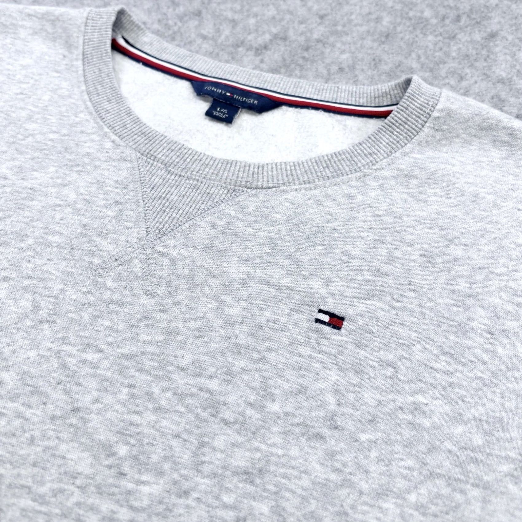 Tommy Hilfiger VINTAGE Tommy Hilfiger Sweatshirt Women’s Grey Round Neck Pullover L Casual, Travel, Winter, Spring, Autumn, Summer, Regular Fit Women Size L / US 10 / IT 46 - 4 Thumbnail