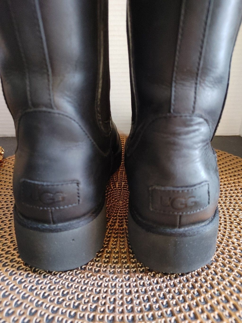 UGG Australia Laurelle Leather Boots Size 9.5