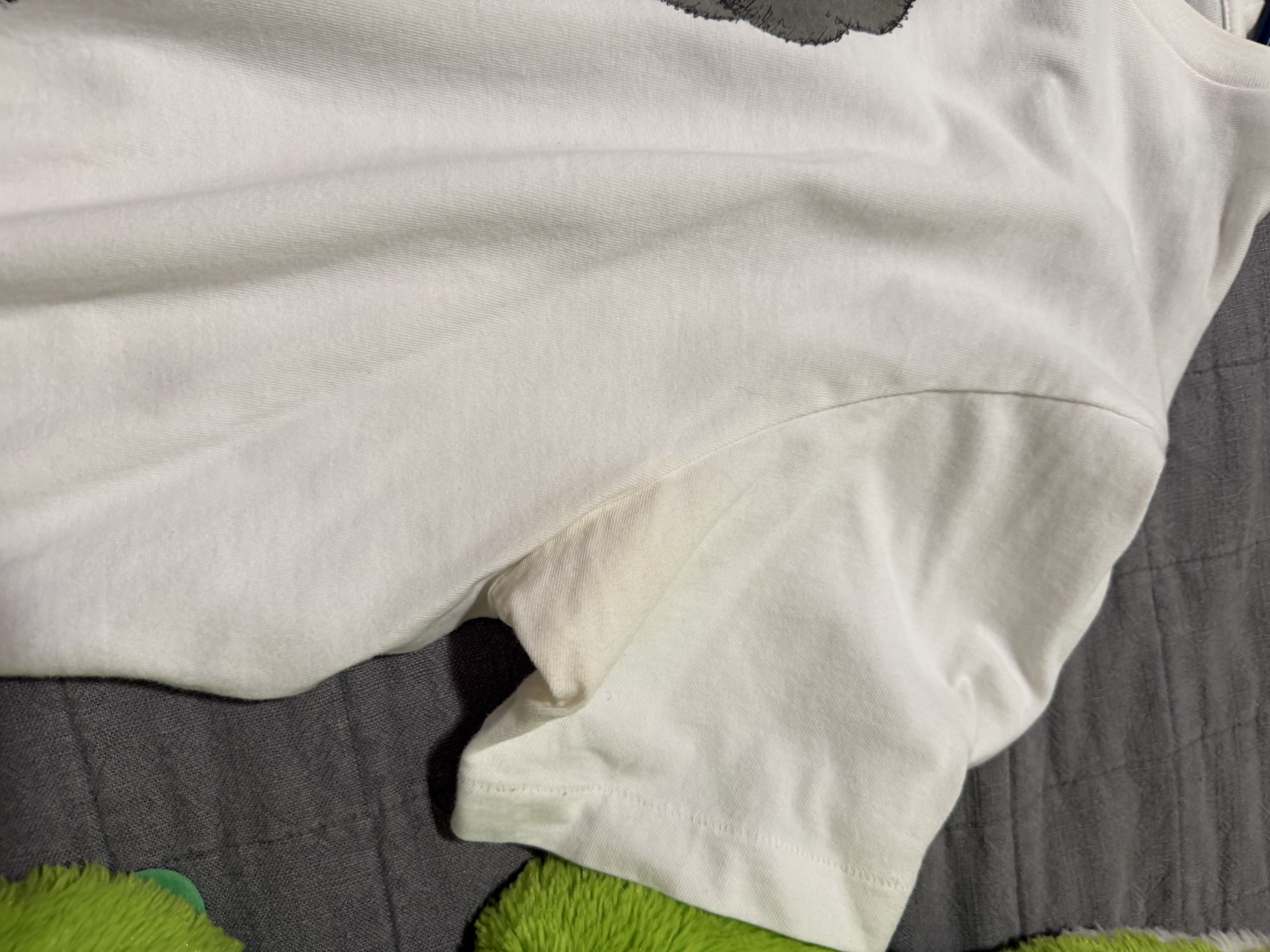 Kaws × Uniqlo Kaws passing through t-shirt Size US XL / EU 56 / 4 - 4 Thumbnail