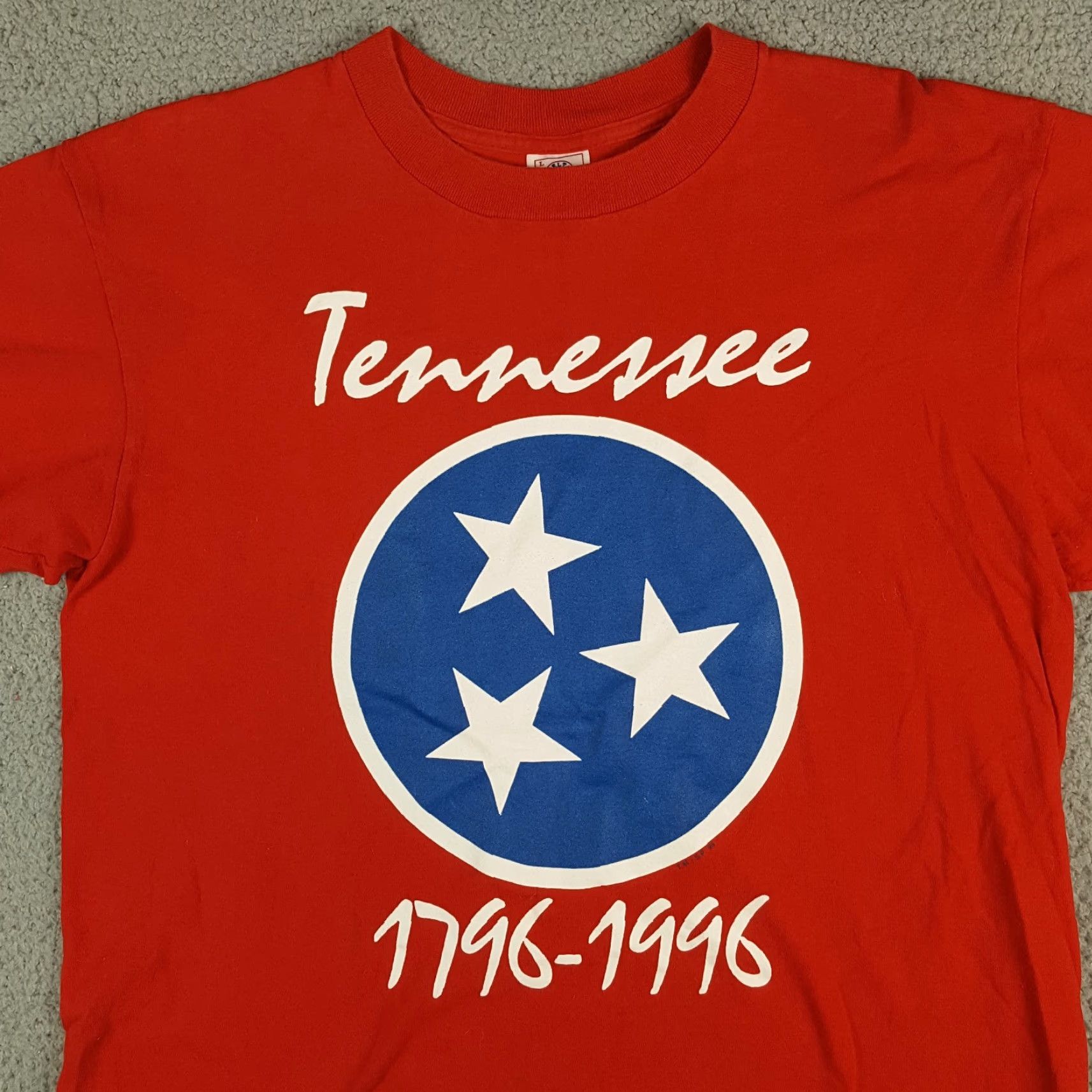 Delta VINTAGE Tennessee 300 Year Anniversary Men's L T Shirt TN Delta Red Cotton 90s 00s USA Embroidered Logo Crew Neck Short Sleeve State Size US L / EU 52-54 / 3 - 2 Thumbnail