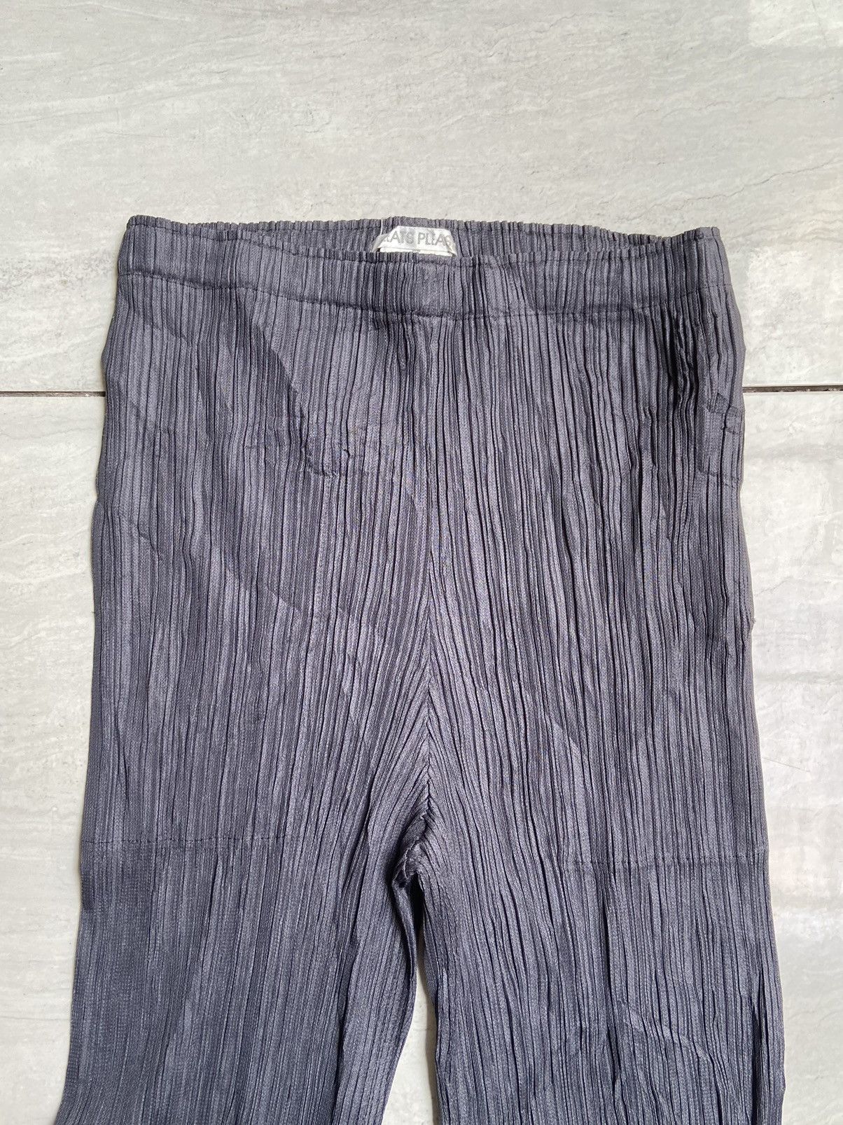Pleats Please Issey Miyake ISSEY MIYAKE PLEATS PLEASE Grey Pants Size US 26 / EU 42 - 2 Thumbnail