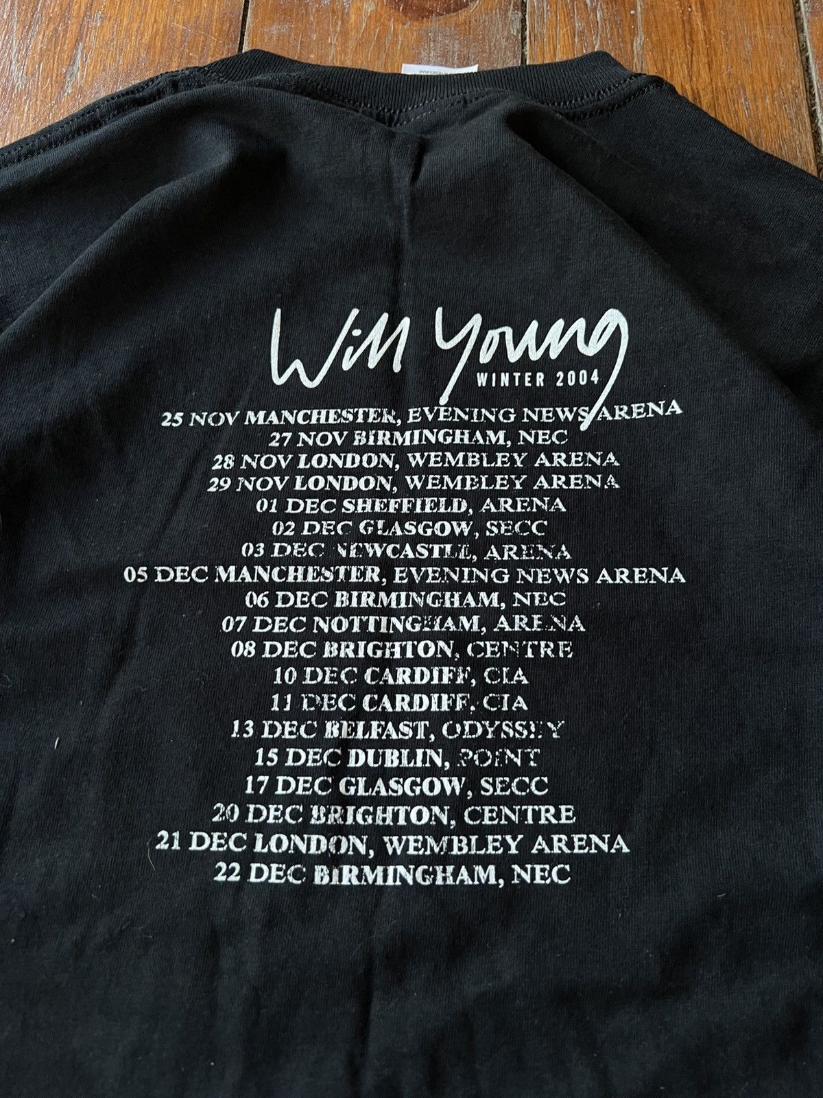 Band Tees 2004 VINTAGE WILL YOUNG PHIL COLLINS AMERICAN TOUR POP TEE Size US M / EU 48-50 / 2 - 8 Thumbnail