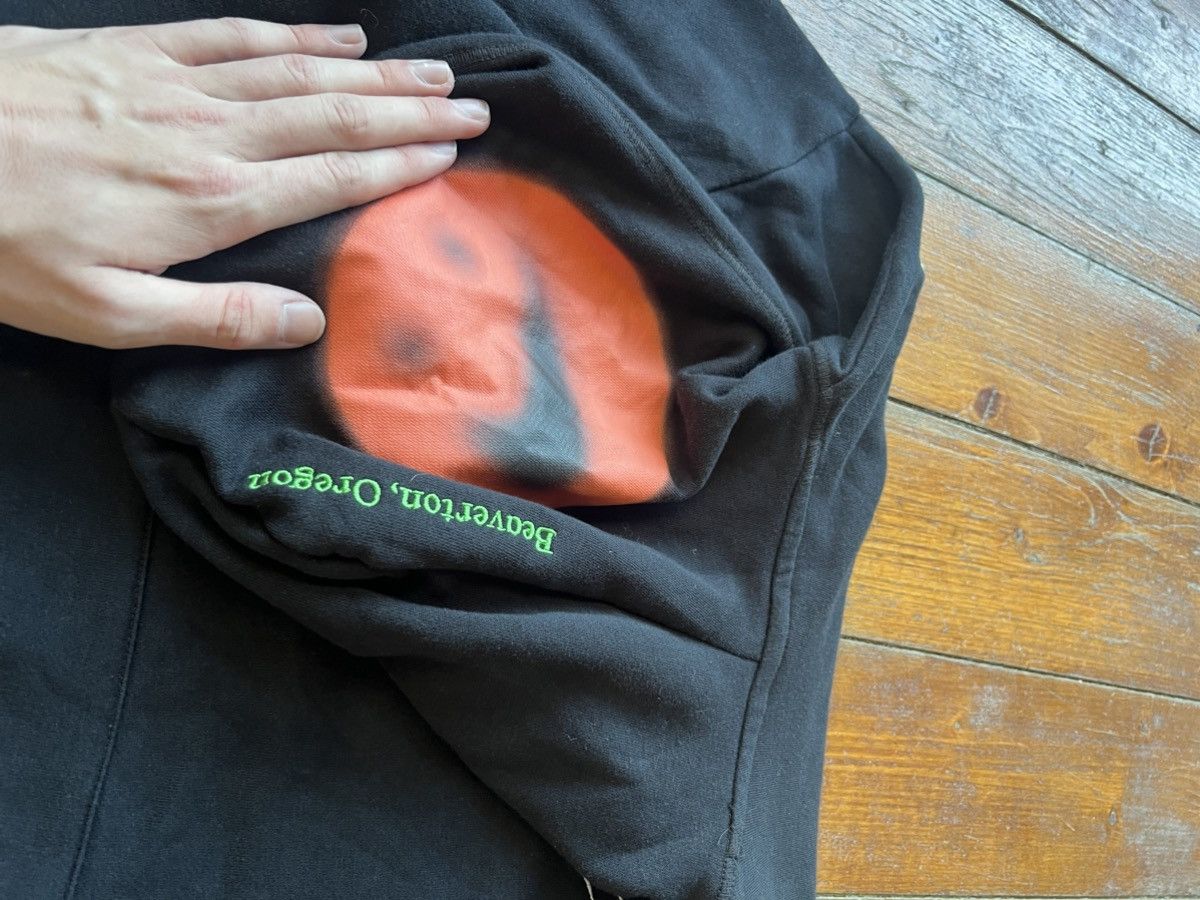 Nike 2021/2022 NIKE NSW WORLD TOUR PRINTED BLACK HOODIE SIZE M Size US M / EU 48-50 / 2 - 12 Thumbnail