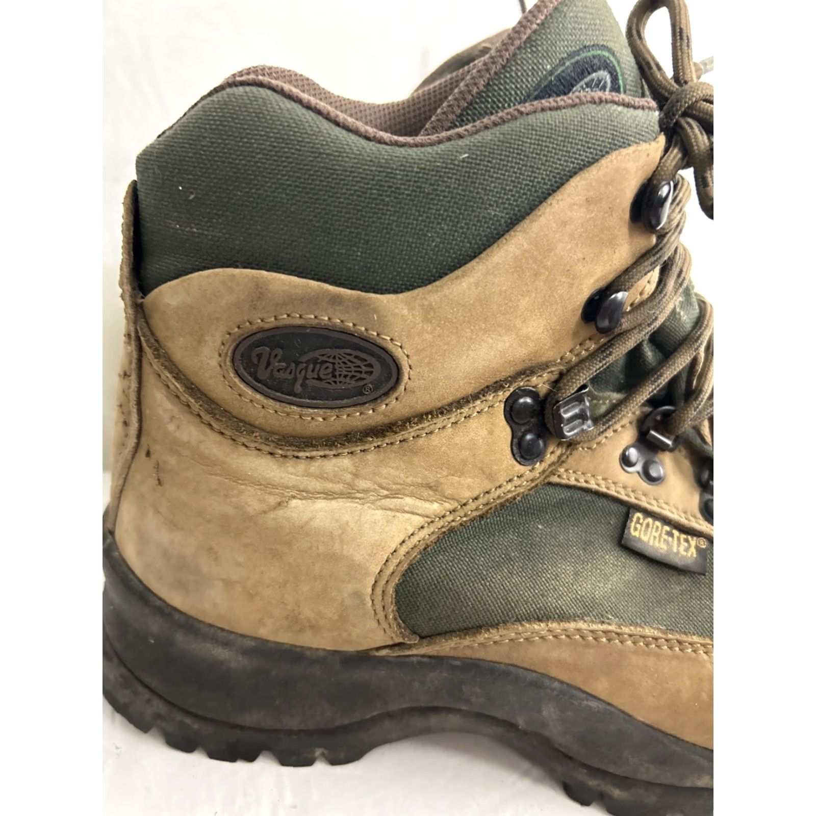 Vasque Vasque Skywalk Boots Mens 9 Brown Leather Lug Olive GTX Tri V VASQUE 7190 Skywalk Tri V Lug Brown Leather w/Olive Hiking Boots GTX Size US 9 / IT 39 - 5 Thumbnail