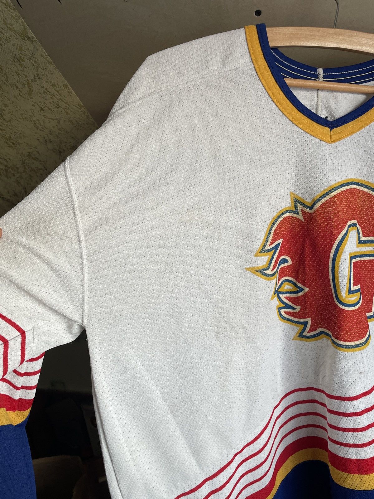 Ccm VINTAGE CALGARY FLAMES ICE HOCKEY JERSEY CCM SIZE XXL ADULT Size US XXL / EU 58 / 5 - 2 Thumbnail