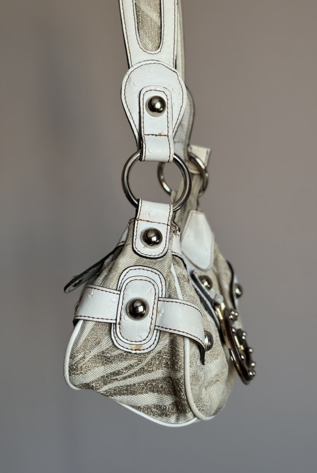 Guess Vintage Guess Y2K Cream Baguette Ostrich Effect Shoulder Bag Size ONE SIZE - 12 Thumbnail