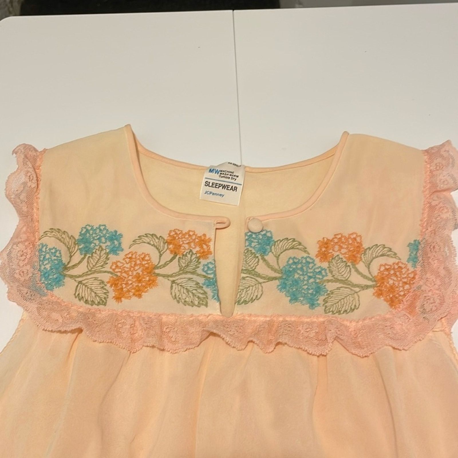 Vintage VNTG JCPenney Sleepwear Embroidered Florals Lace Nightgown Size ONE SIZE - 3 Thumbnail